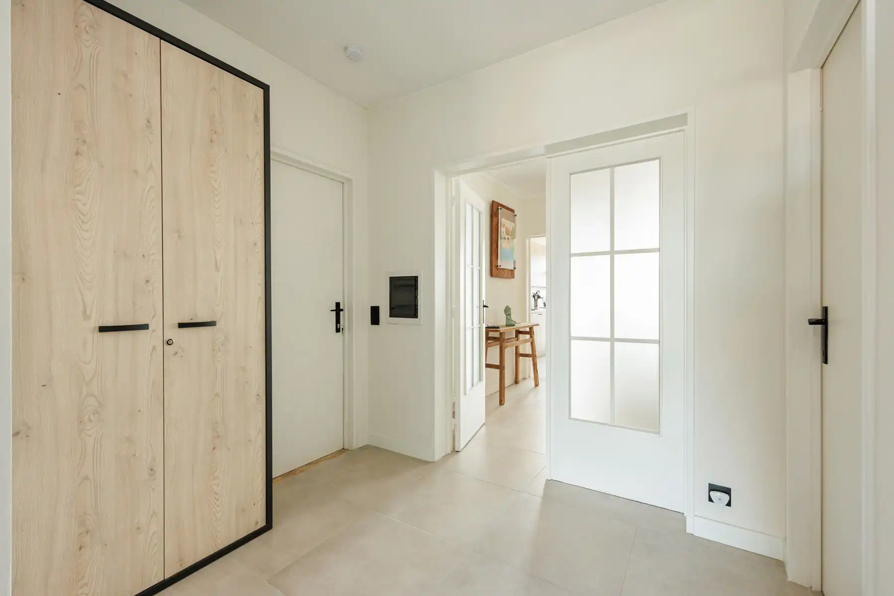 Totaal gerenoveerd appartement (99m²) met 2 slaapkamers en terras. foto 3