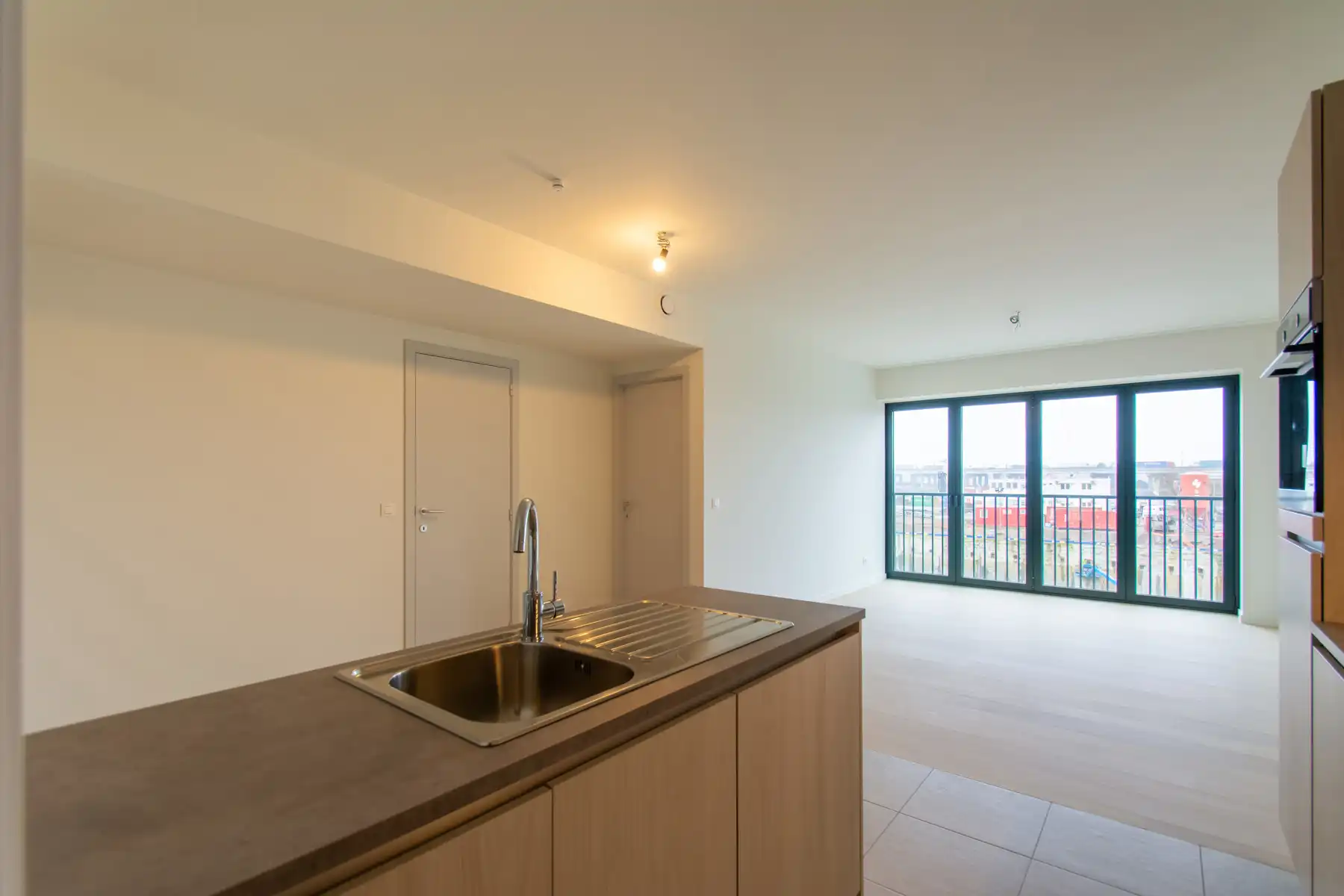 Prachtig Modern nieuwbouwappartement met 2slpk. en balkon foto 4