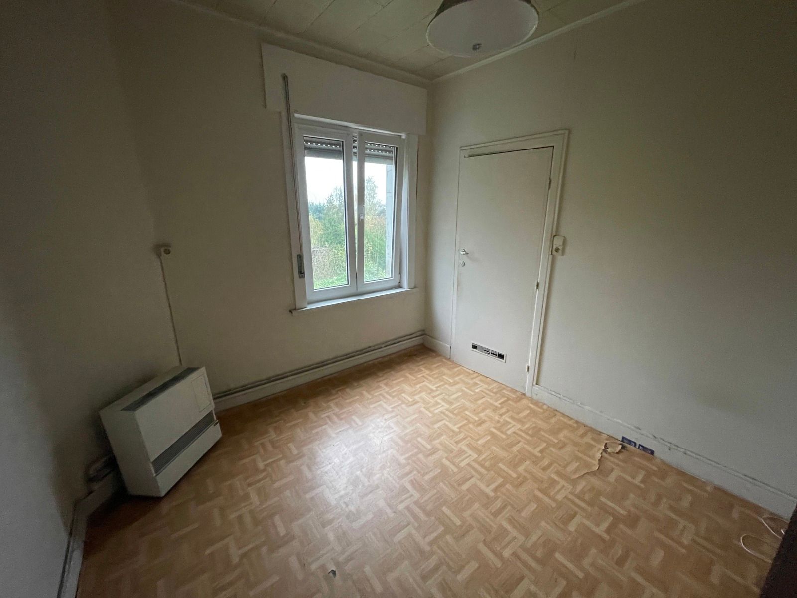 Zeer ruime woning in centrum Beersel foto 9