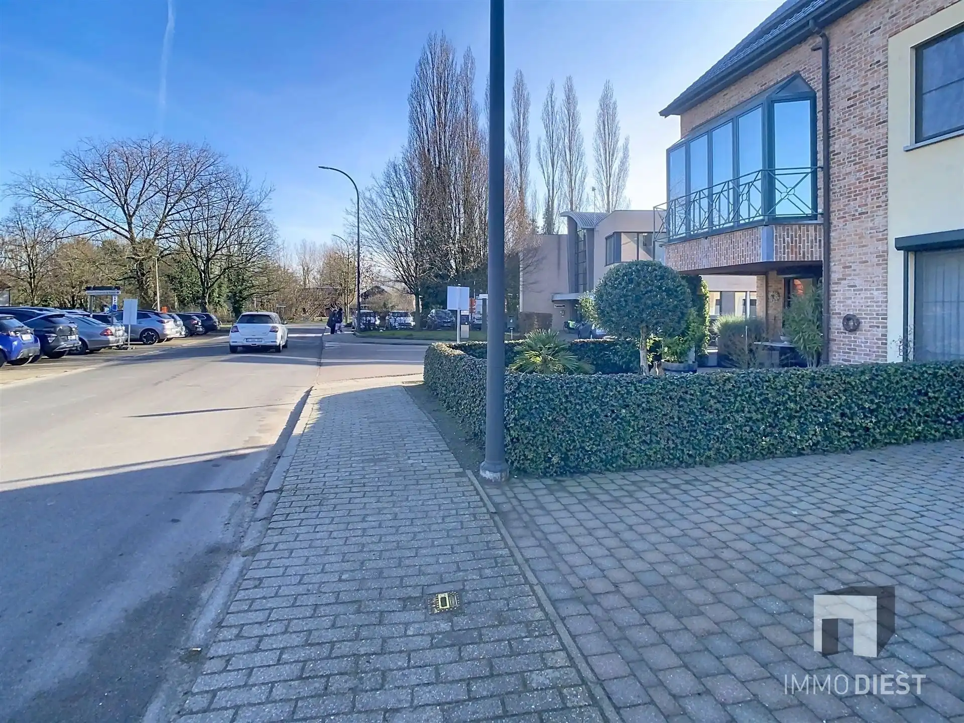 Topligging: gelijkvloers appartement mét garage en kelder foto 23