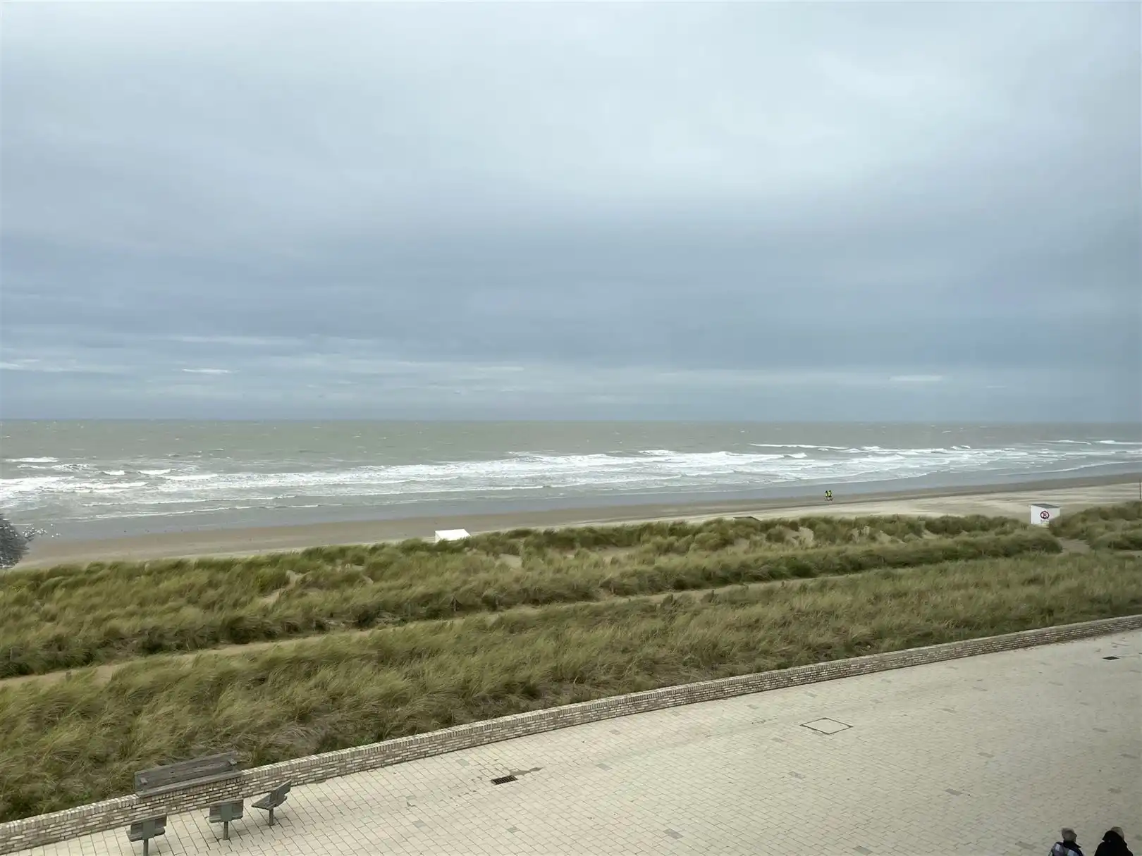 ongemeubeld appartement met frontaal zeezicht foto 2
