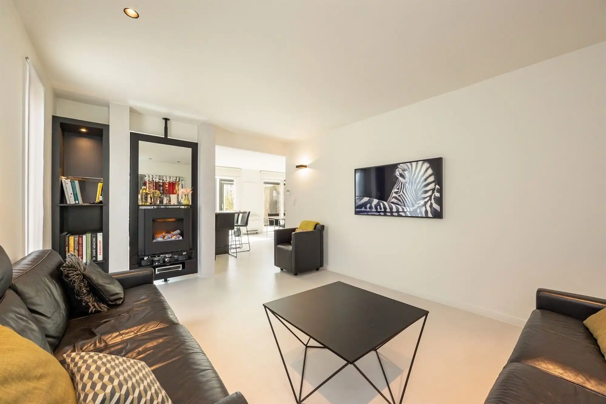 Instapklare en vrijstaande gezinswoning met 3 slpk. en een ruime tuin foto 5