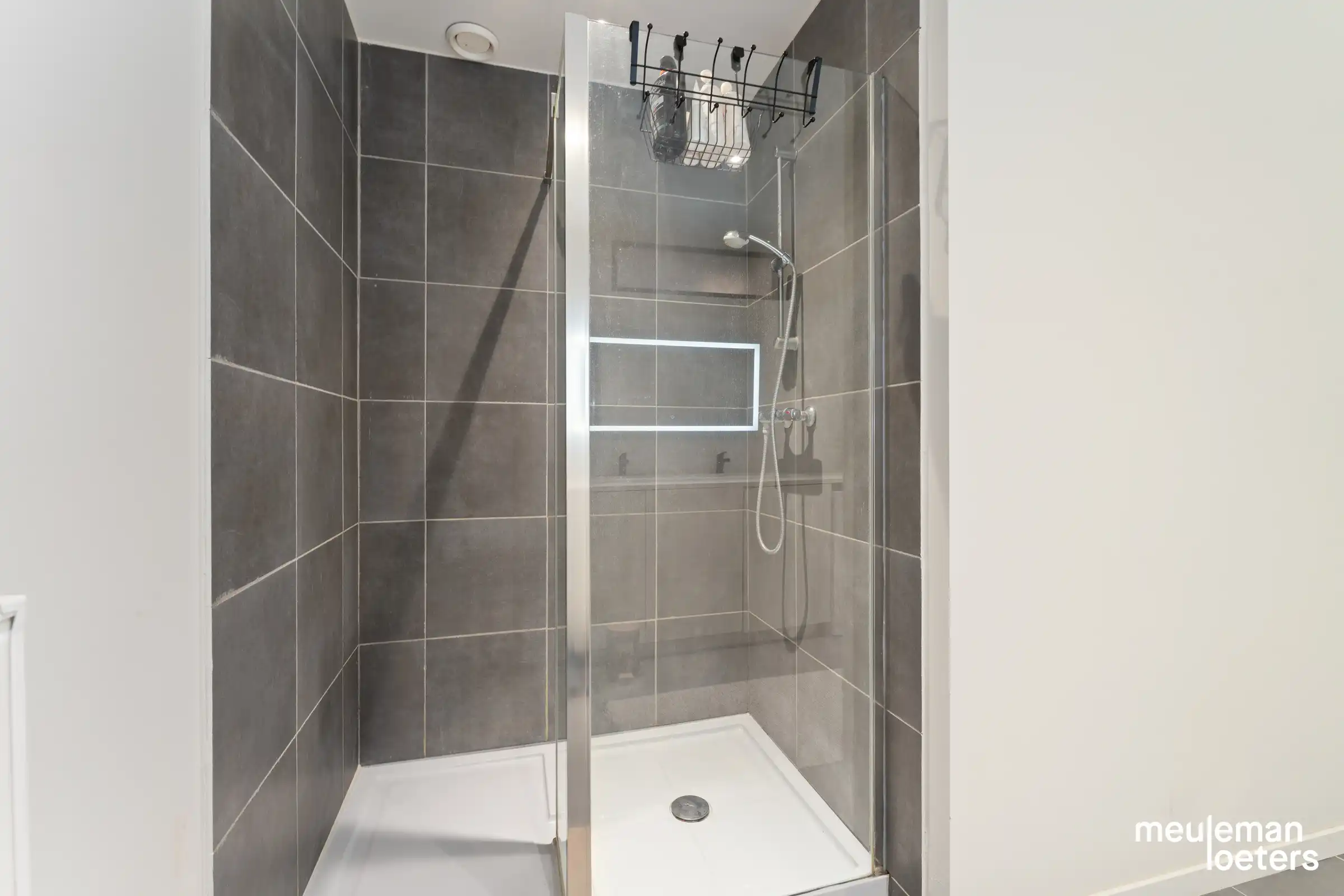 Volledig gerenoveerde woning met hedendaags comfort foto 7