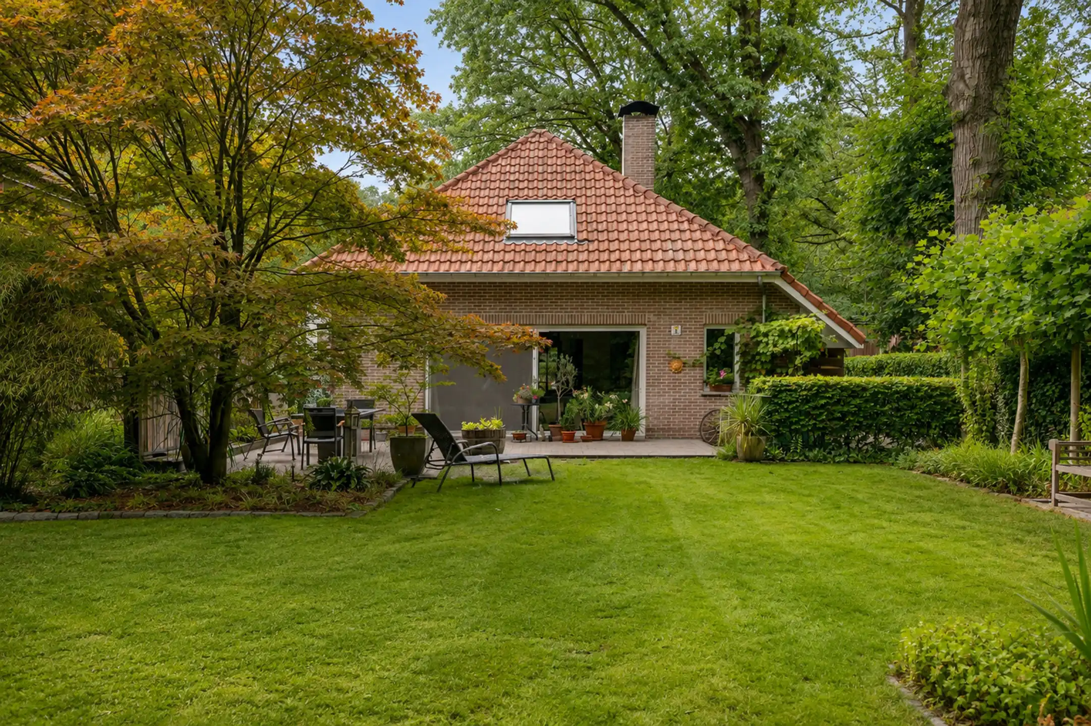 Ruime gezinswoning met 4 slaapkamers, 2 badkamers en zonnige tuin  foto 28
