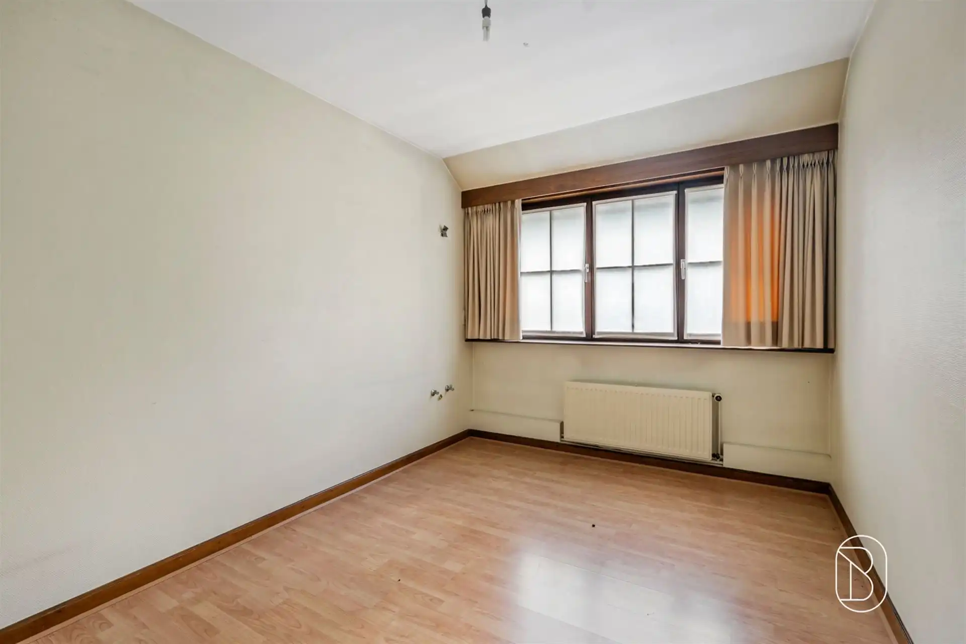 Landhuis-villa in Deerlijk omgeven door groen met 4 kamers foto 21