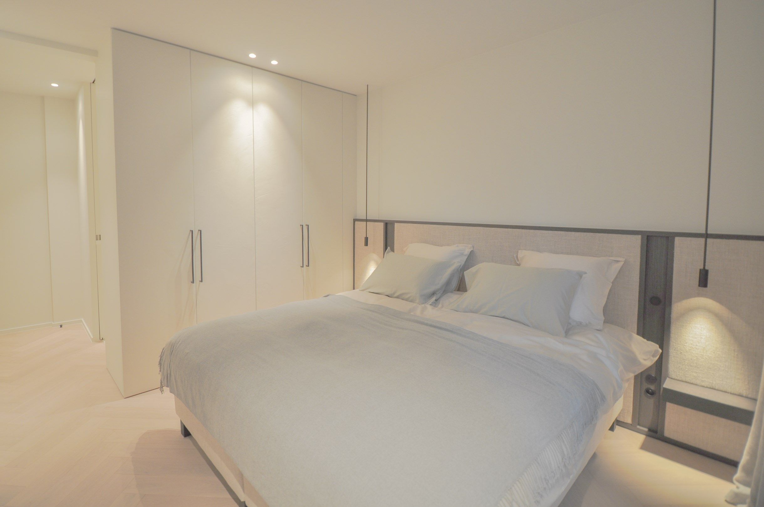 Uitzonderlijk ,tijdloos volledig gerenoveerd appartement met een open zicht . foto 22