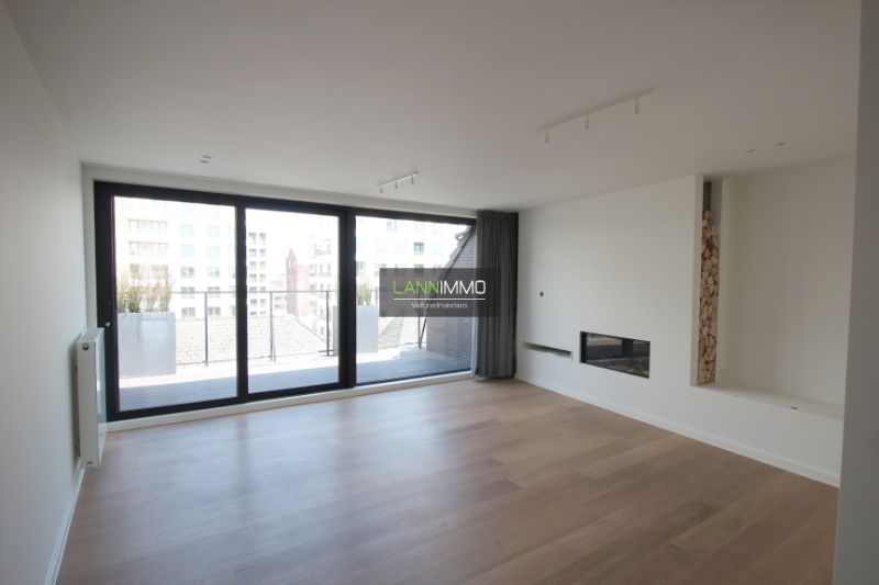 Instapklaar Duplex-appartement centrum Deinze foto {{pictureIndex}}