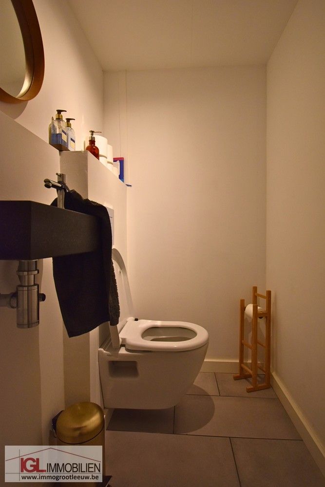 Ruime gezinswoning met 4 slaapkamers, tuin, terras en 2 staanplaatsen te huur foto 16