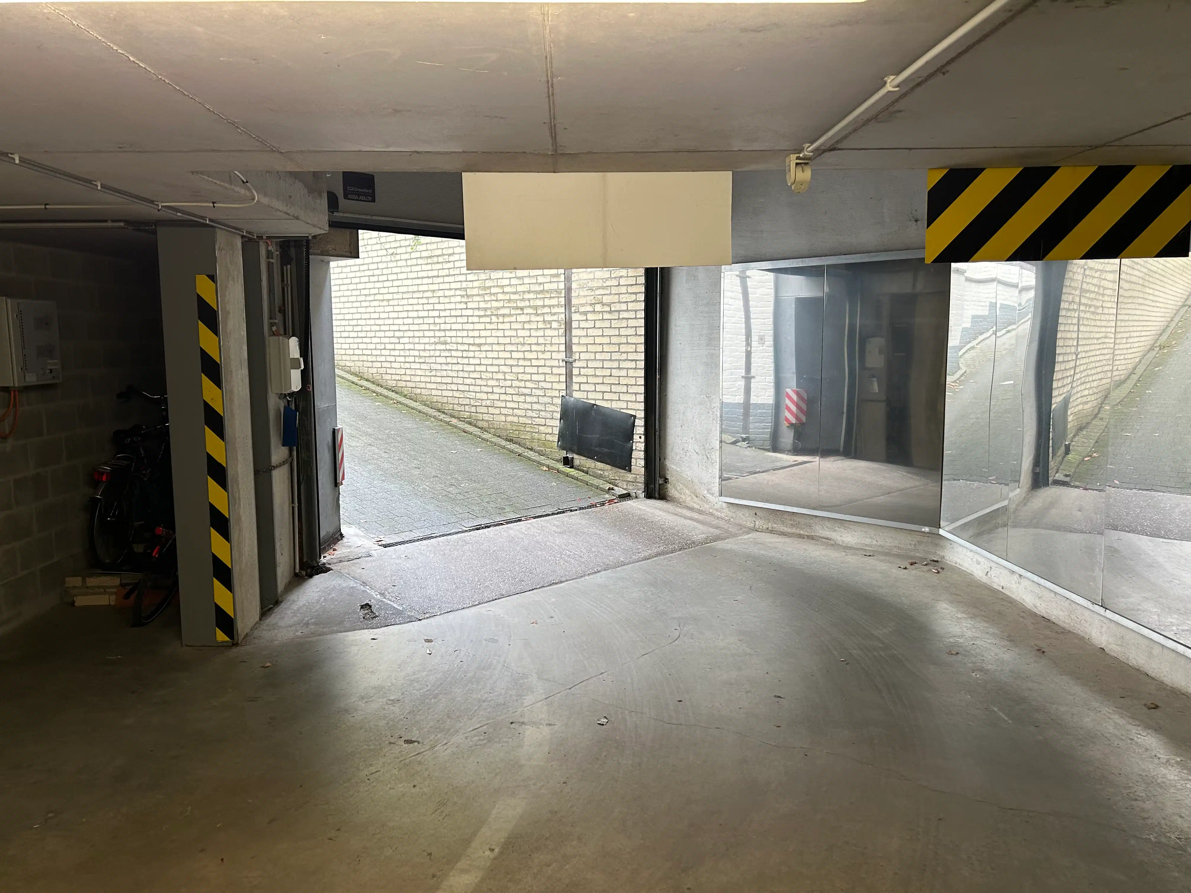 Gemakkelijk inrijbare garagebox in de Kustlaan foto 9