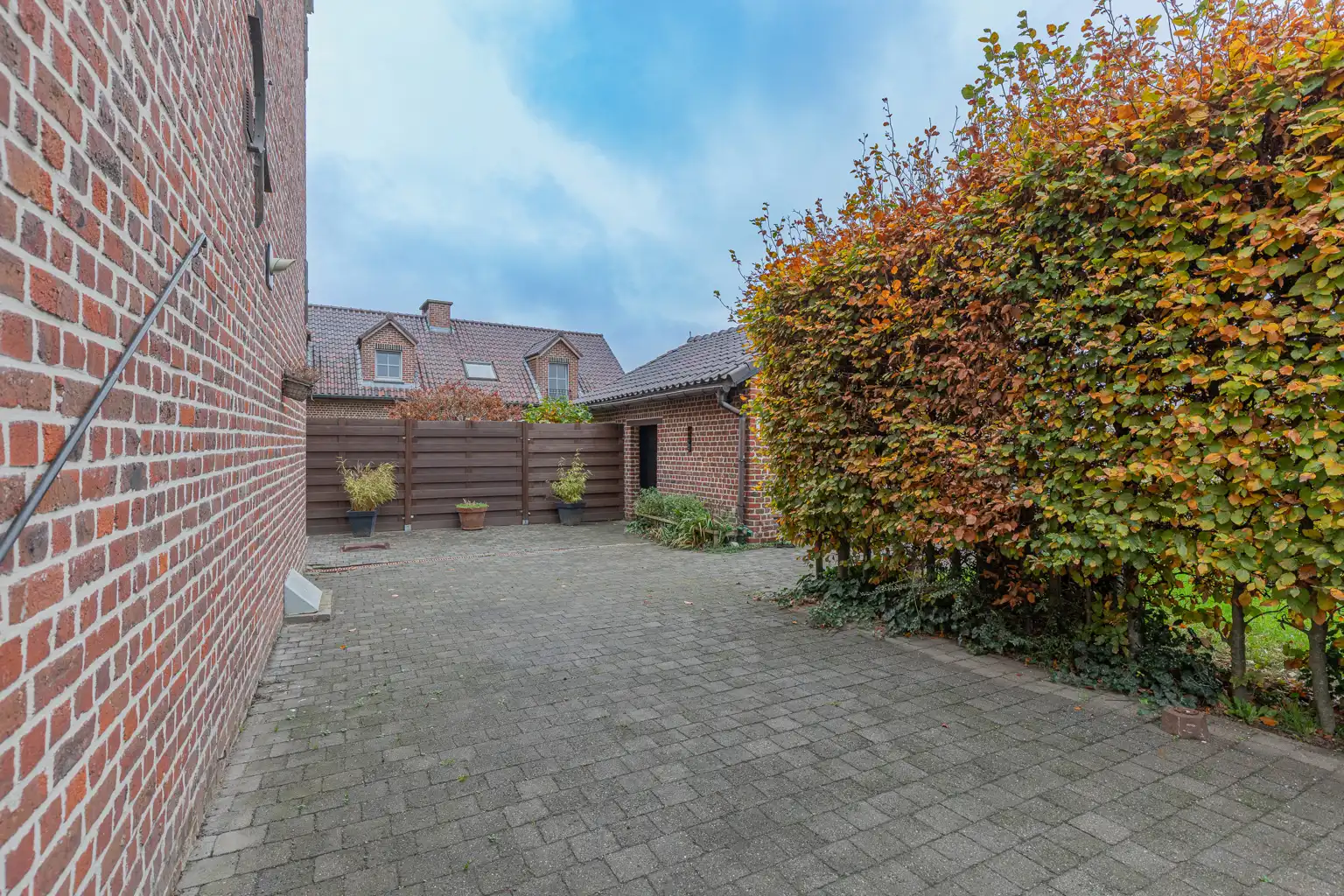 OPEN BEBOUWING IN DOODLOPENDE STRAAT MET 30 ZONNEPANELEN! foto 18