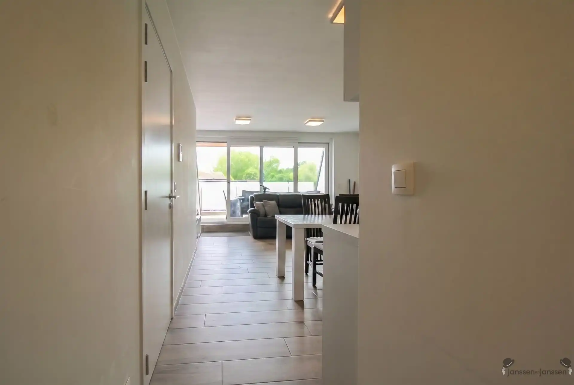 appartement op 2e verdieping met terras, autostaanplaats en berging foto 13