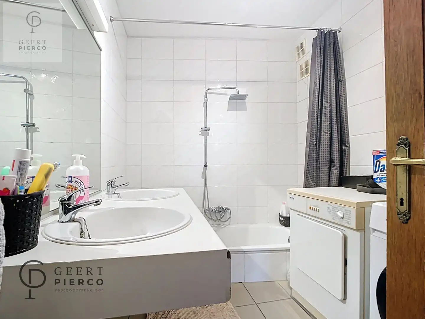 Aan Sint-Anneke 26 bus 102 te Sint-Truiden treffen we dit ruime appartement met drie slaapkamers en kelder. De centrale ligging (200m van Grote Markt) zorgt voor een optimaal bereik van winkels, station, scholen en eveneens de groene omgeving van de stadsvesten en het stadspark. foto 13