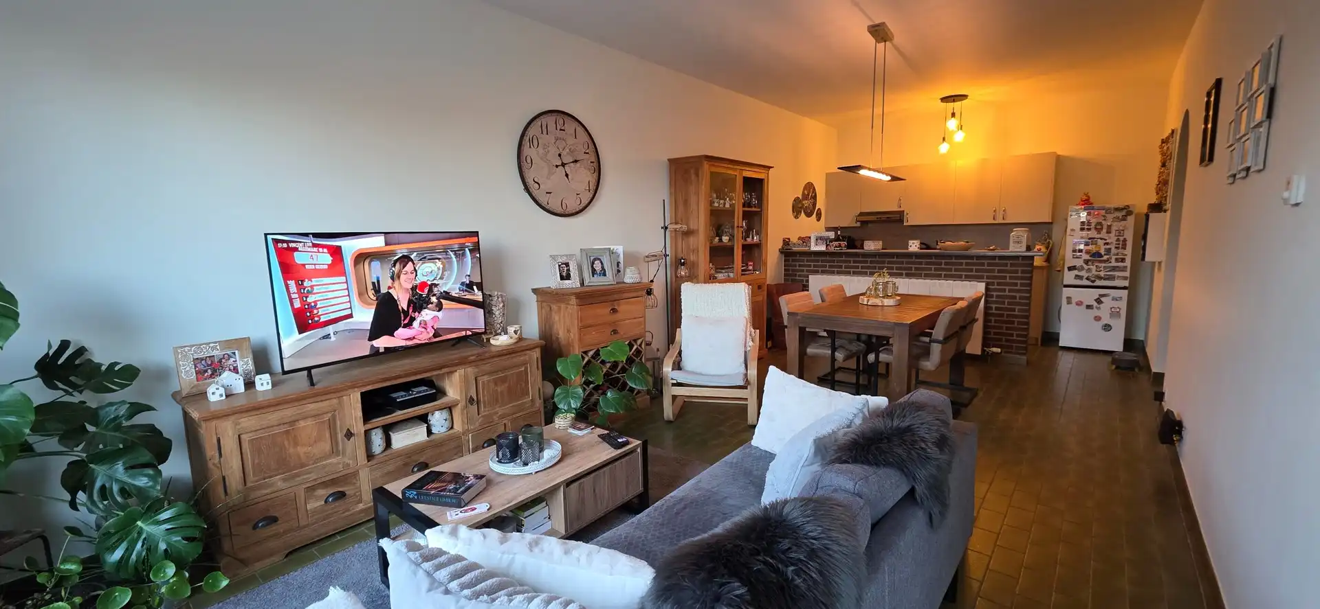 Gerenoveerd gelijkvloers 2-slaapkamerappartement met gezellig terras foto 2