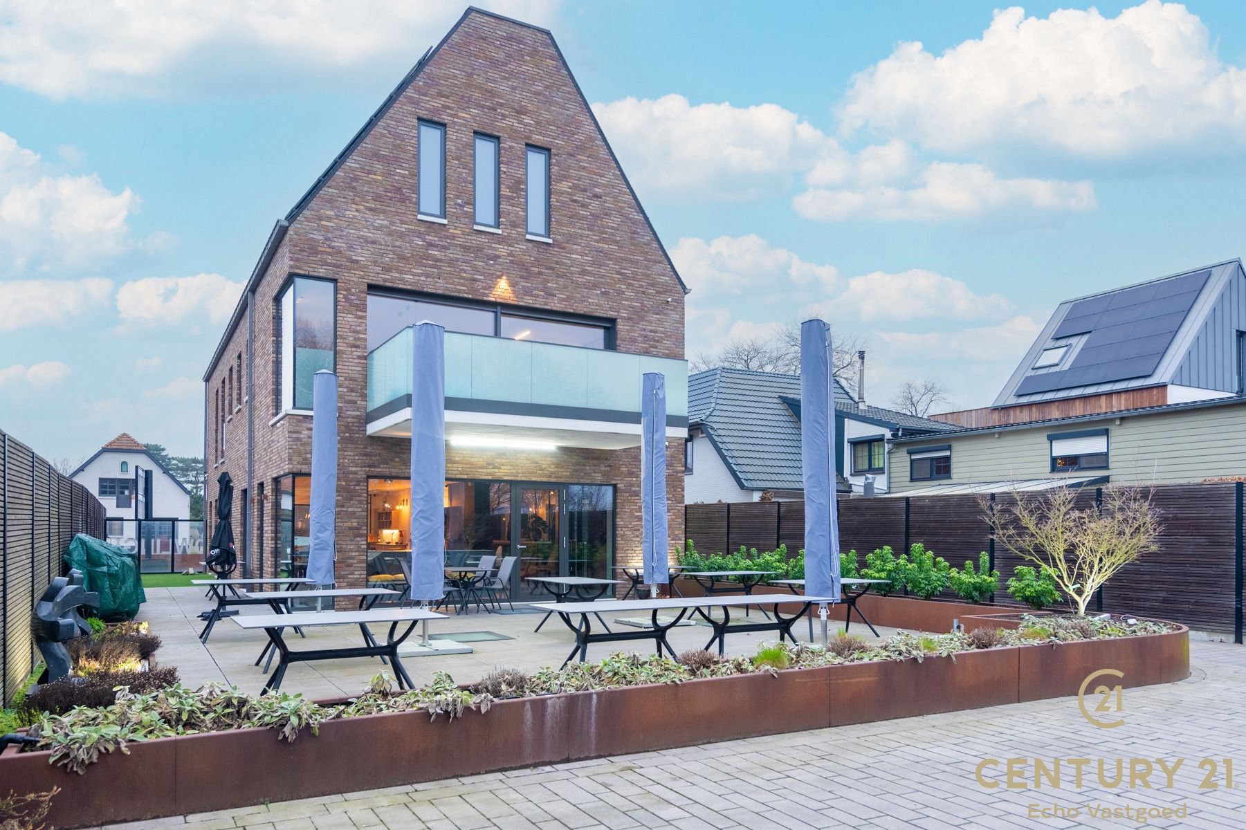 Zeldzaam mooi horecapand mét luxe woonst op toplocatie foto {{pictureIndex}}