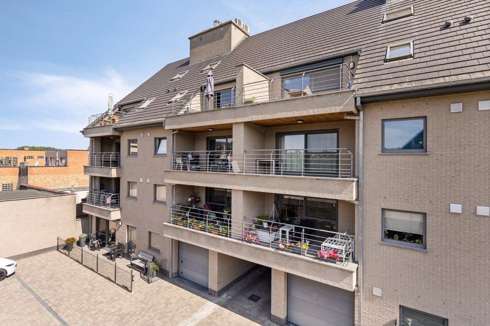 Ruime, moderne duplex met 3 slaapkamers, dressing én zolder – instapklaar en energiezuinig! foto {{pictureIndex}}