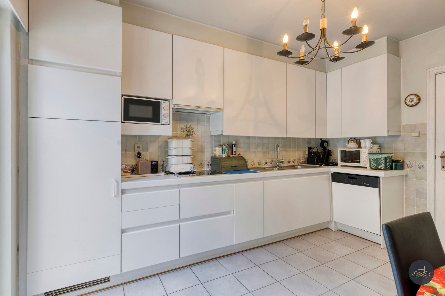 Handelspand met groot appartement in het centrum foto 17