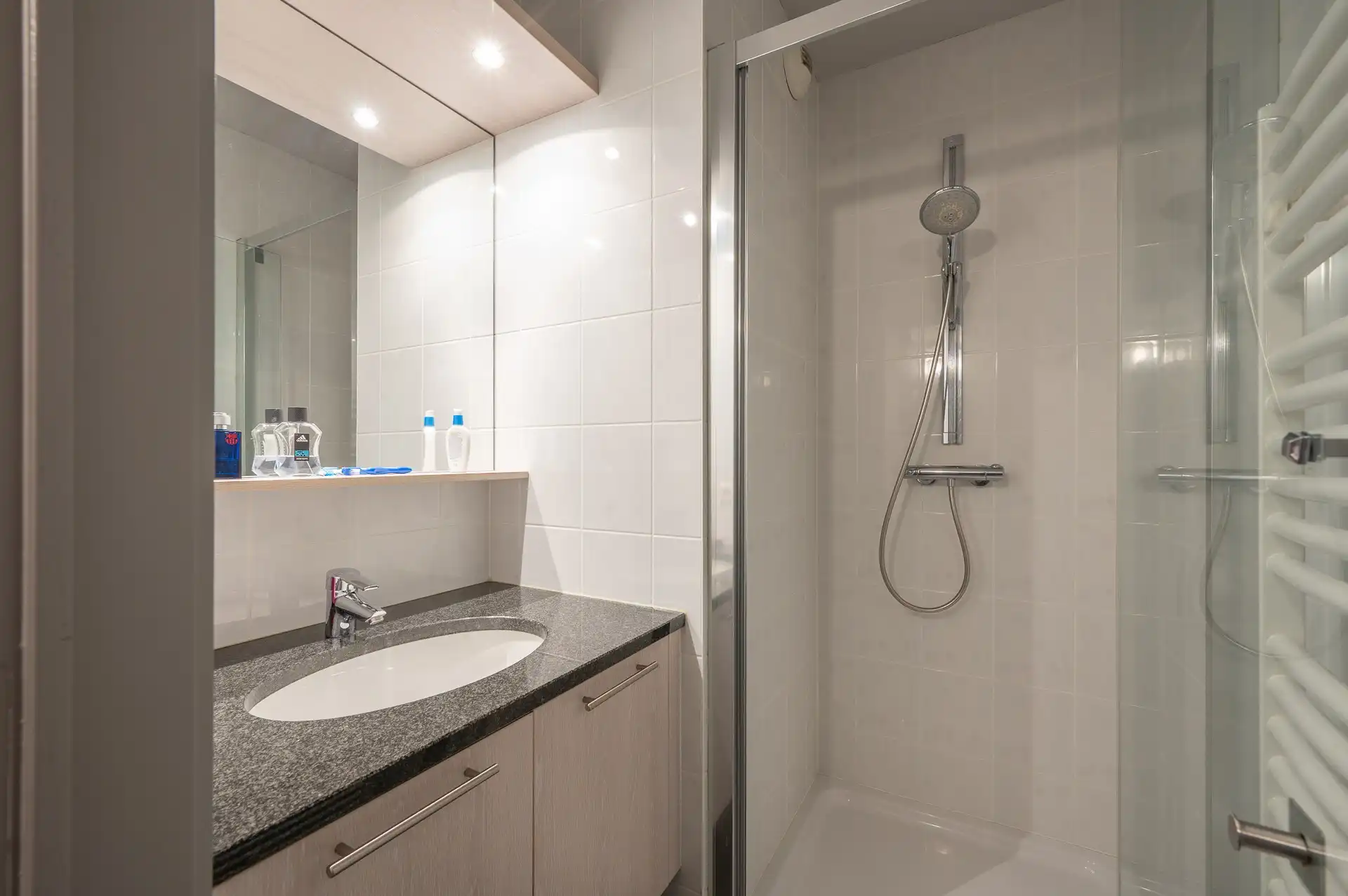 Gemeubeld: gezellig appartement vlakbij de Lippenslaan! foto 17