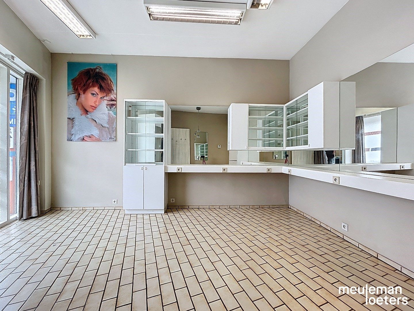 Ruime rijwoning nabij het commercieel centrum van Roeselare foto 8