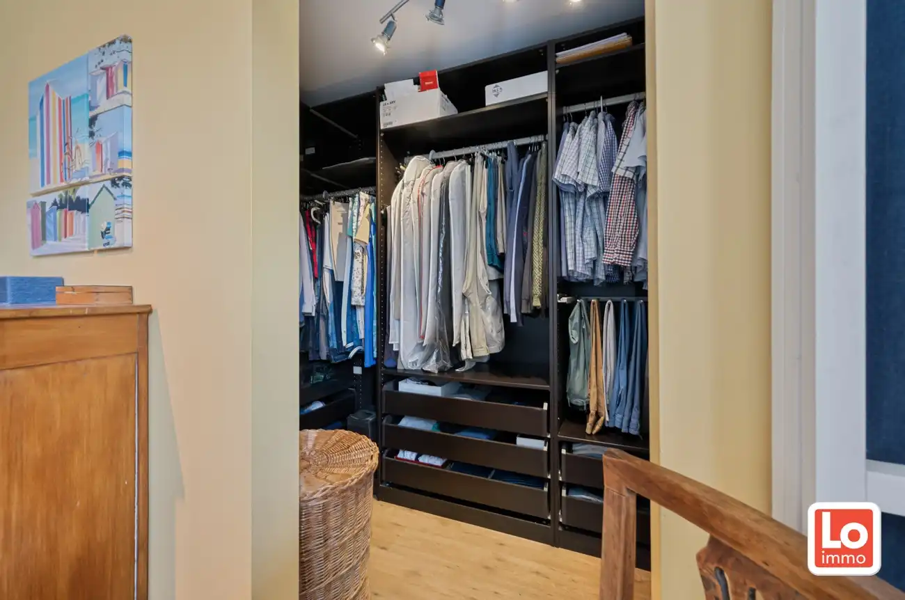 Degelijke, ruime en lichtrijke open woning met inpandige garage op een rustige locatie en toch vlakbij&nbsp; het centrum van het bruisende Lochristi! foto 14