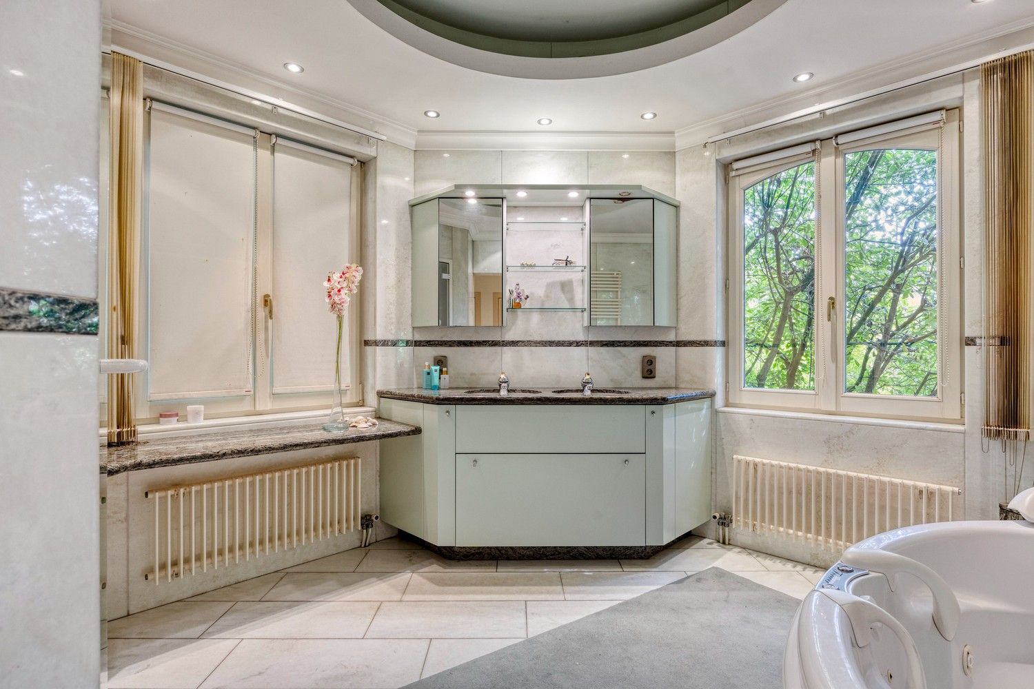 Exclusieve, royale villa in prestigieuze villawijk te Maasmechelen foto 20