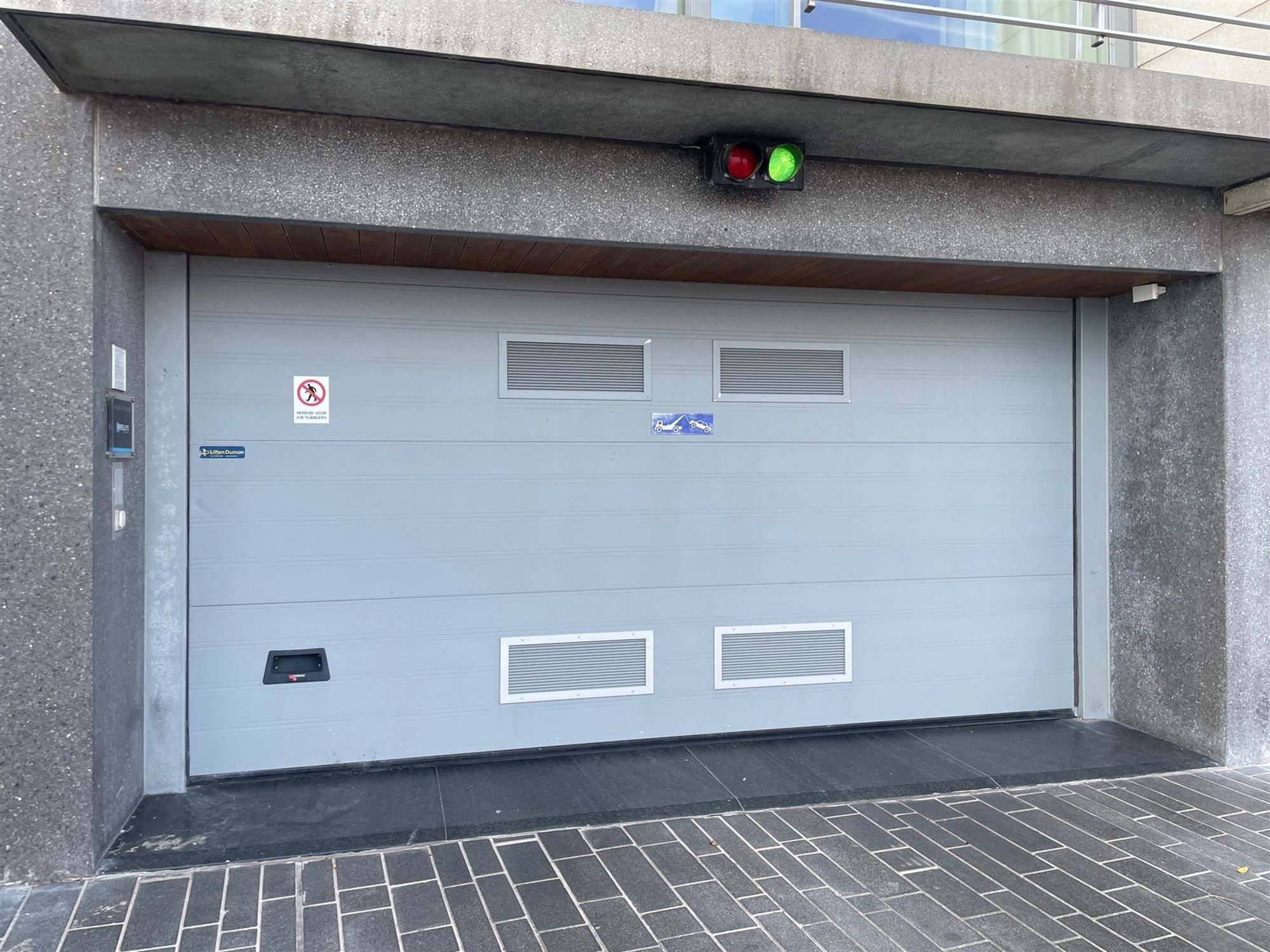 Garagebox in afgesloten complex foto 3