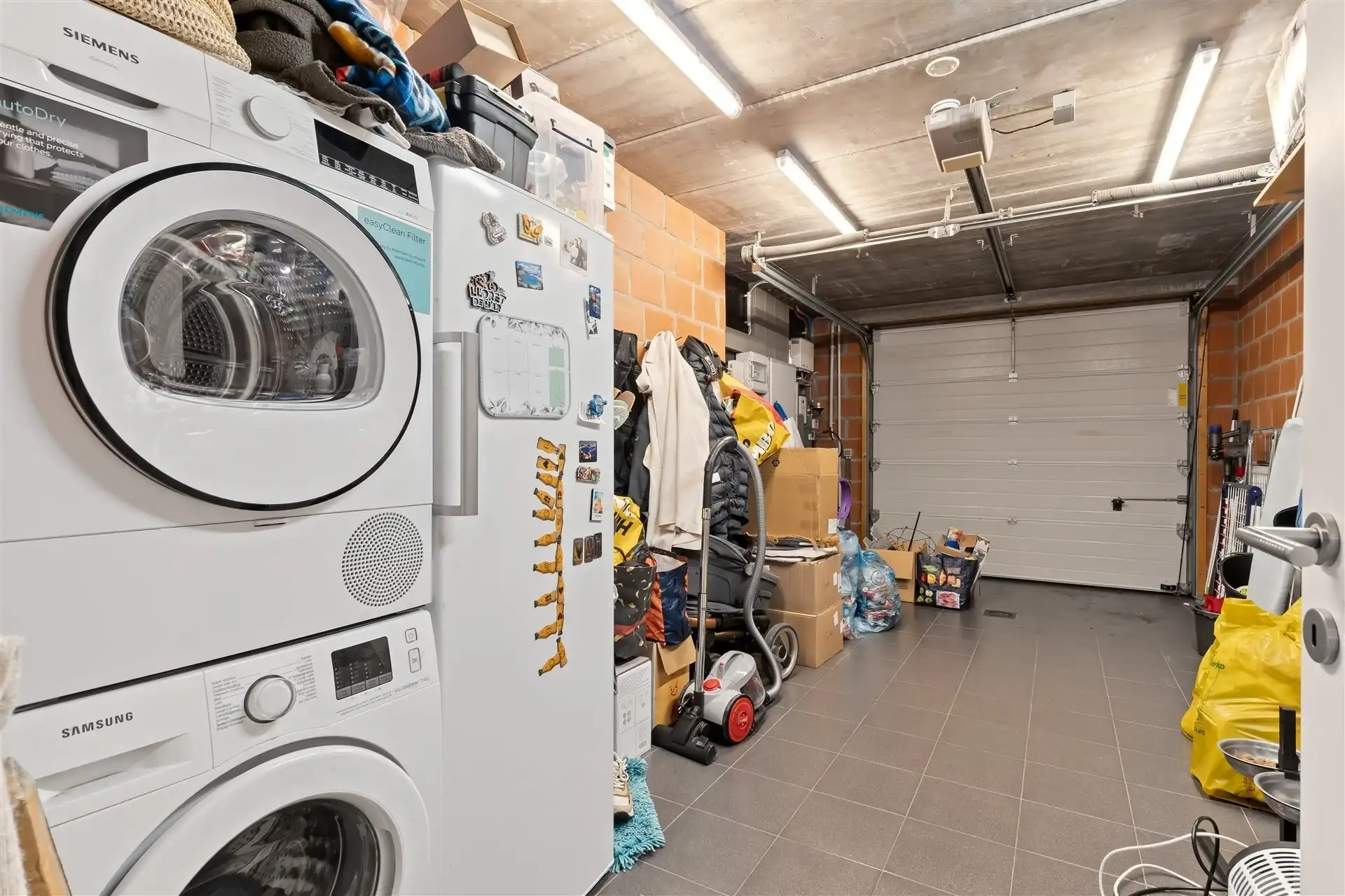 Recente halfopen bebouwing uit 2010, instapklaar met tuin en zwembad. foto 23