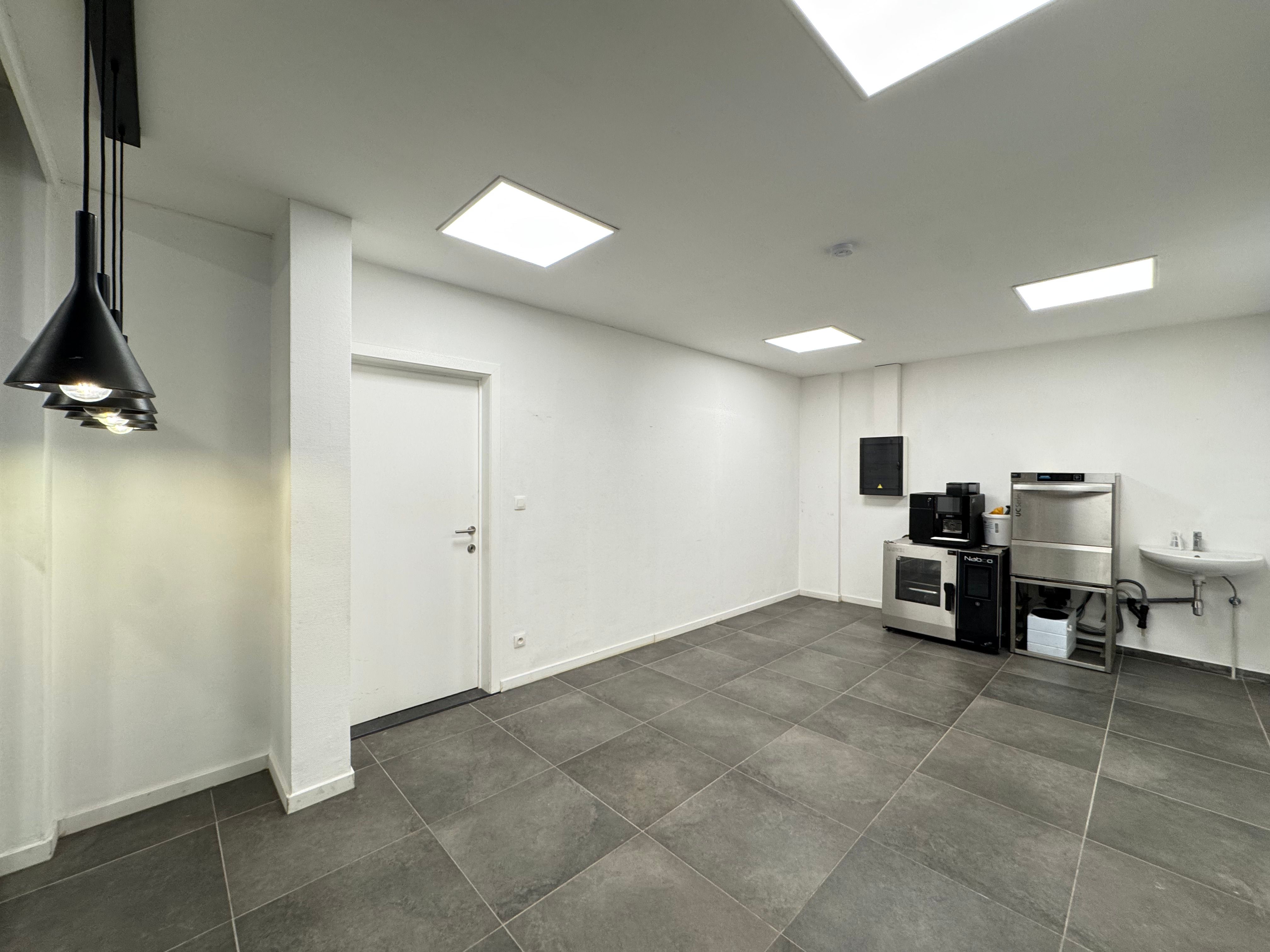 Winkel 21m² in Permeke Galerij foto 2