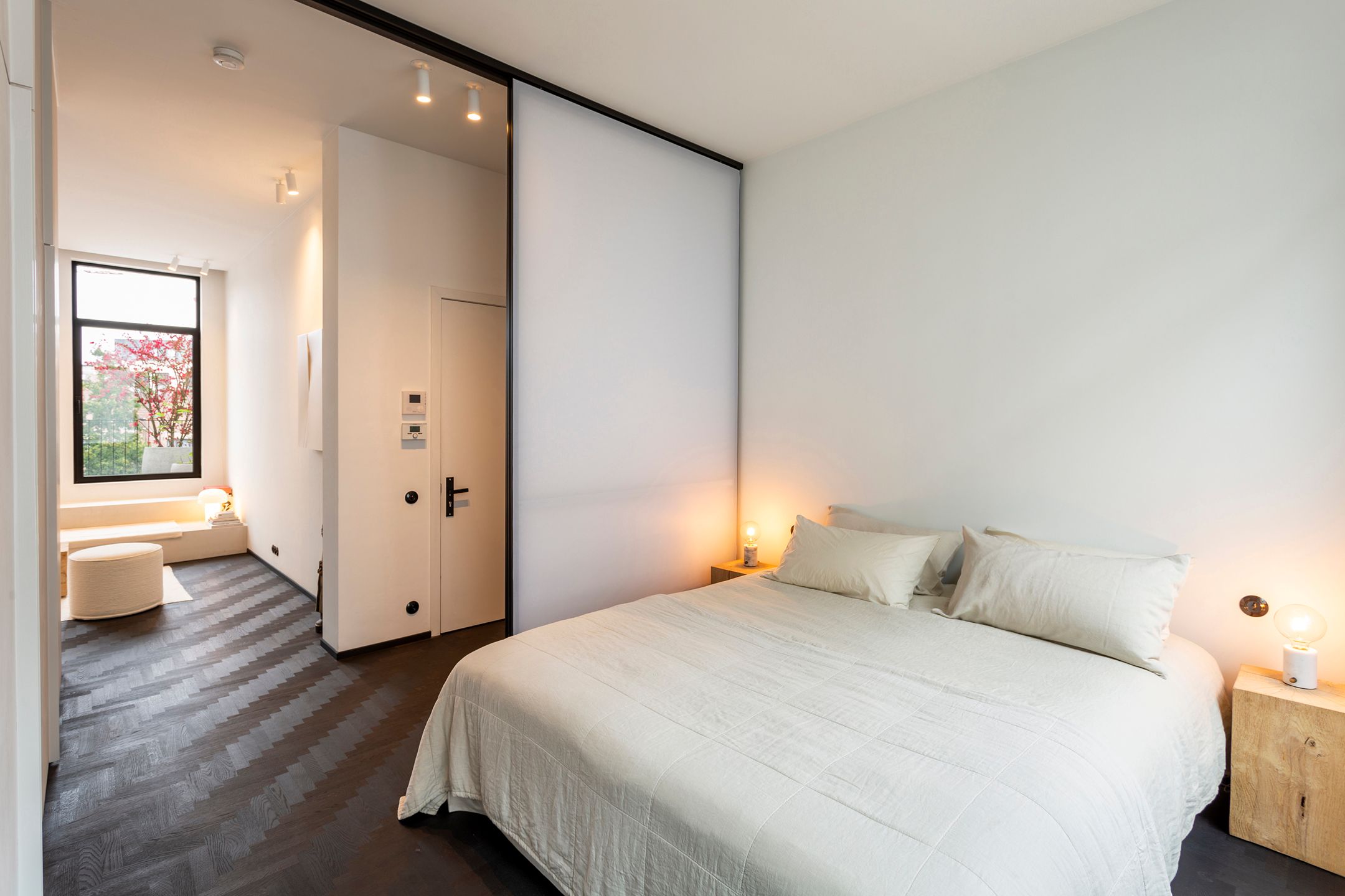 catchy cityloft met zalig terras vlakbij modemuseum foto 9