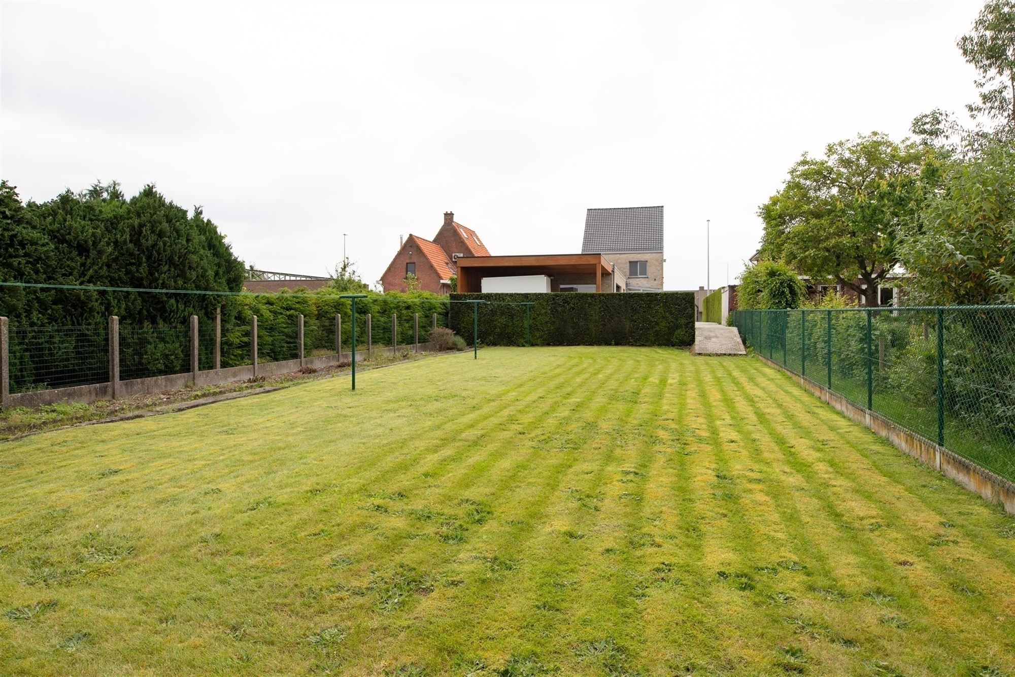 Energiezuinige open bebouwing met aangename tuin en dubbele garage foto 12