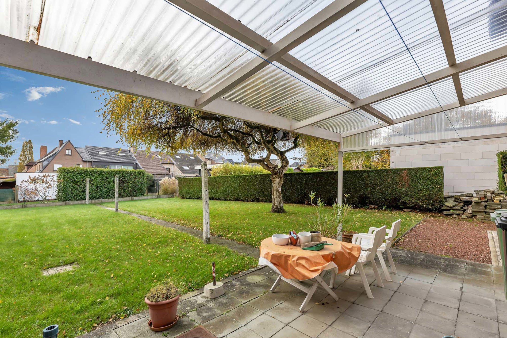 Solide te renoveren HOB met 4 slpks, garage en tuin foto 24