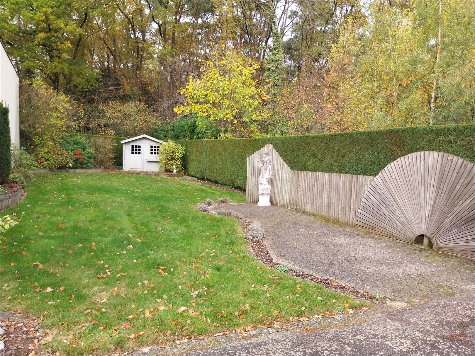 TE HUUR: Vrijstaande ruime woning met 3 slaapkamers en ruime loods! foto 32