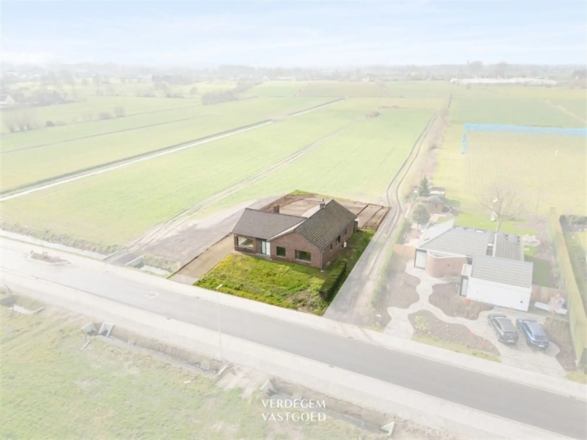 Vrijstaande bungalow met weidse zichten op toplocatie foto 2