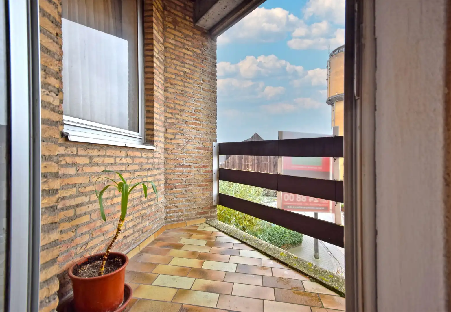 APPARTEMENT MET TWEE SLAAPKAMERS NABIJ CENTRUM ROESELARE - WONEN OF INVESTERINGSKANS foto 4