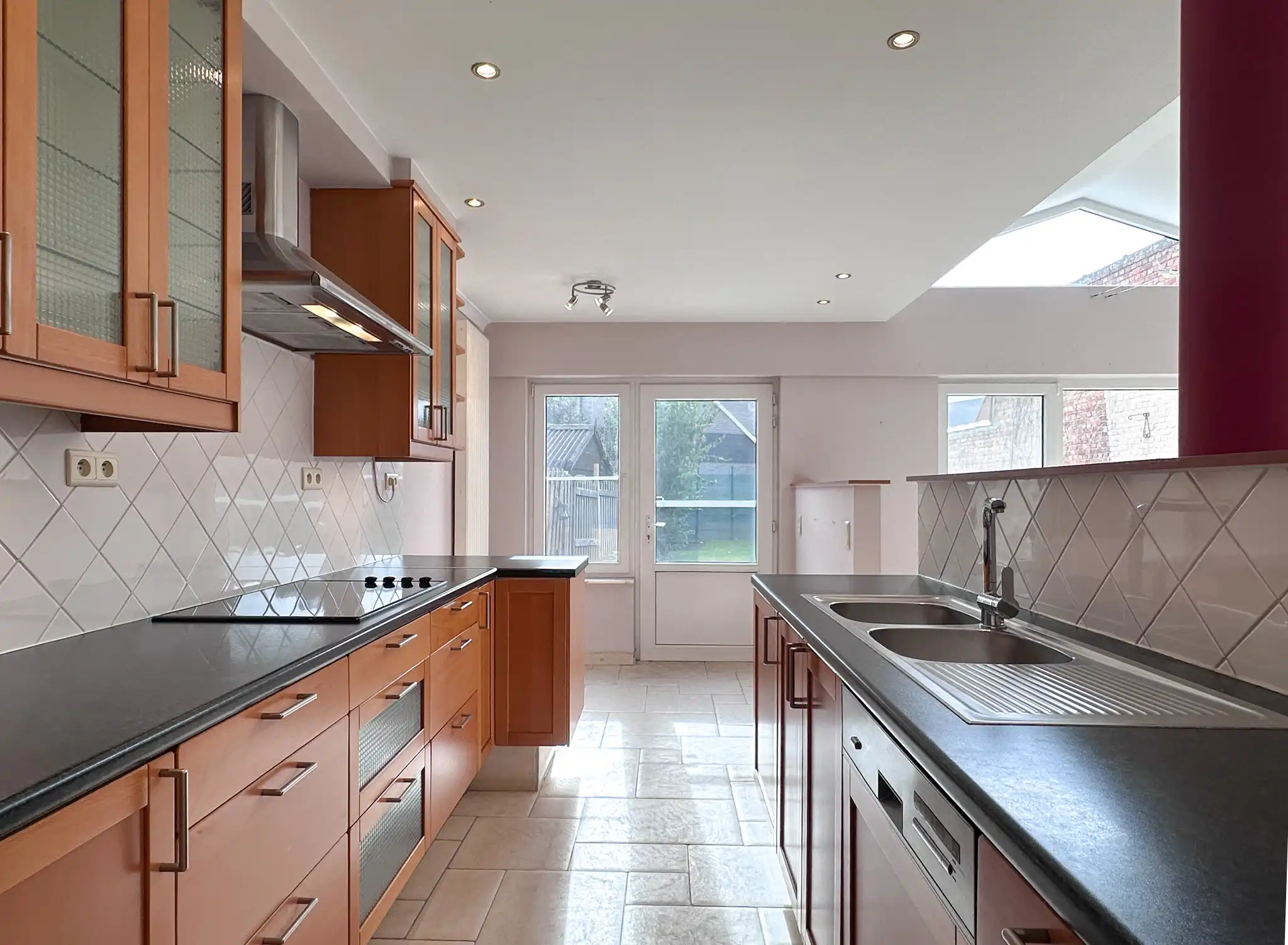 Woning met twee slaapkamers, dressing, garage en tuin te huur in het hartje van Melsele foto 7