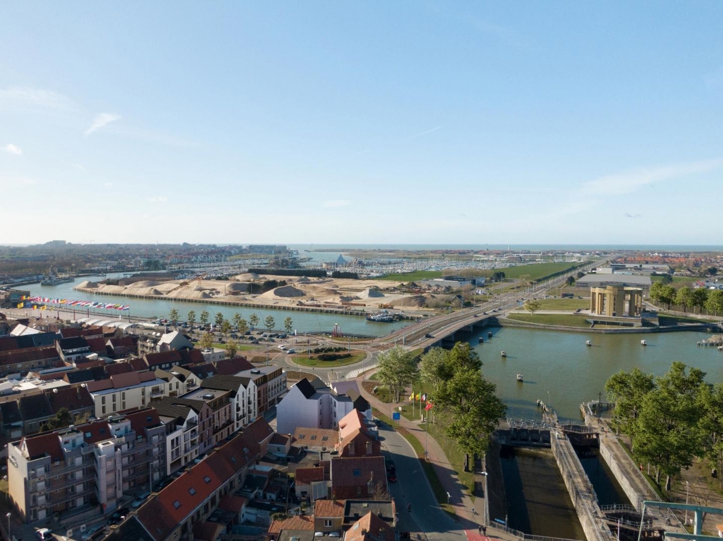 Casco handelsgelijkvloers aan de Kaai te Nieuwpoort-Stad foto {{pictureIndex}}