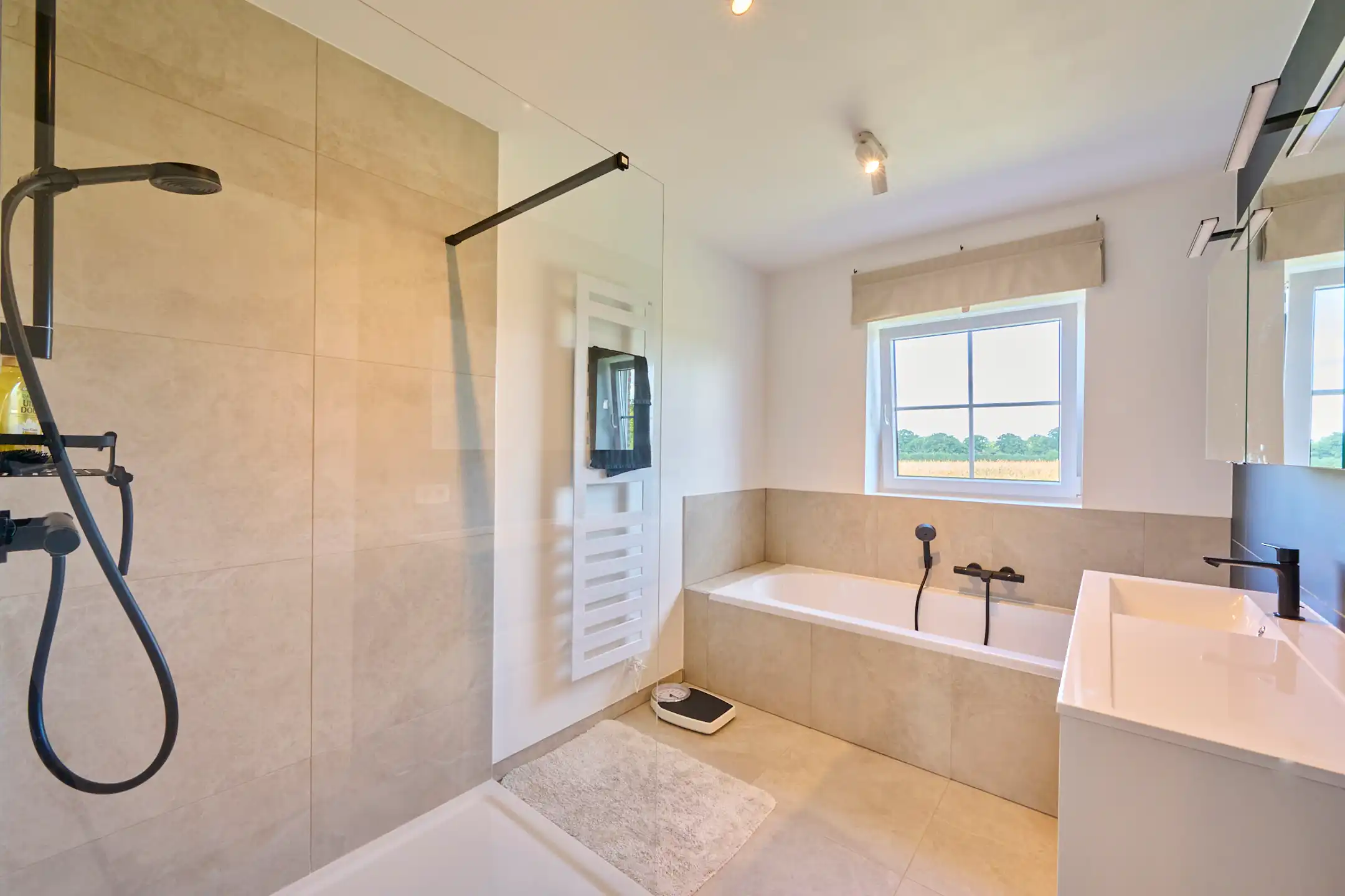 Ruime instapklare gezinswoning met zicht op achterliggend groen.&nbsp; foto 12