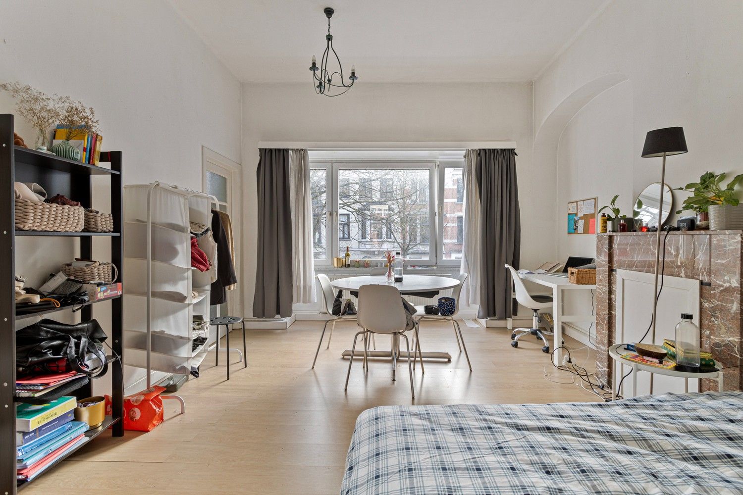 Appartementsgebouw met 1 commerciële ruimte, 4 één slaapkamer appartementen en 3 studio's op wandelafstand van Sint-Pietersstation foto 4