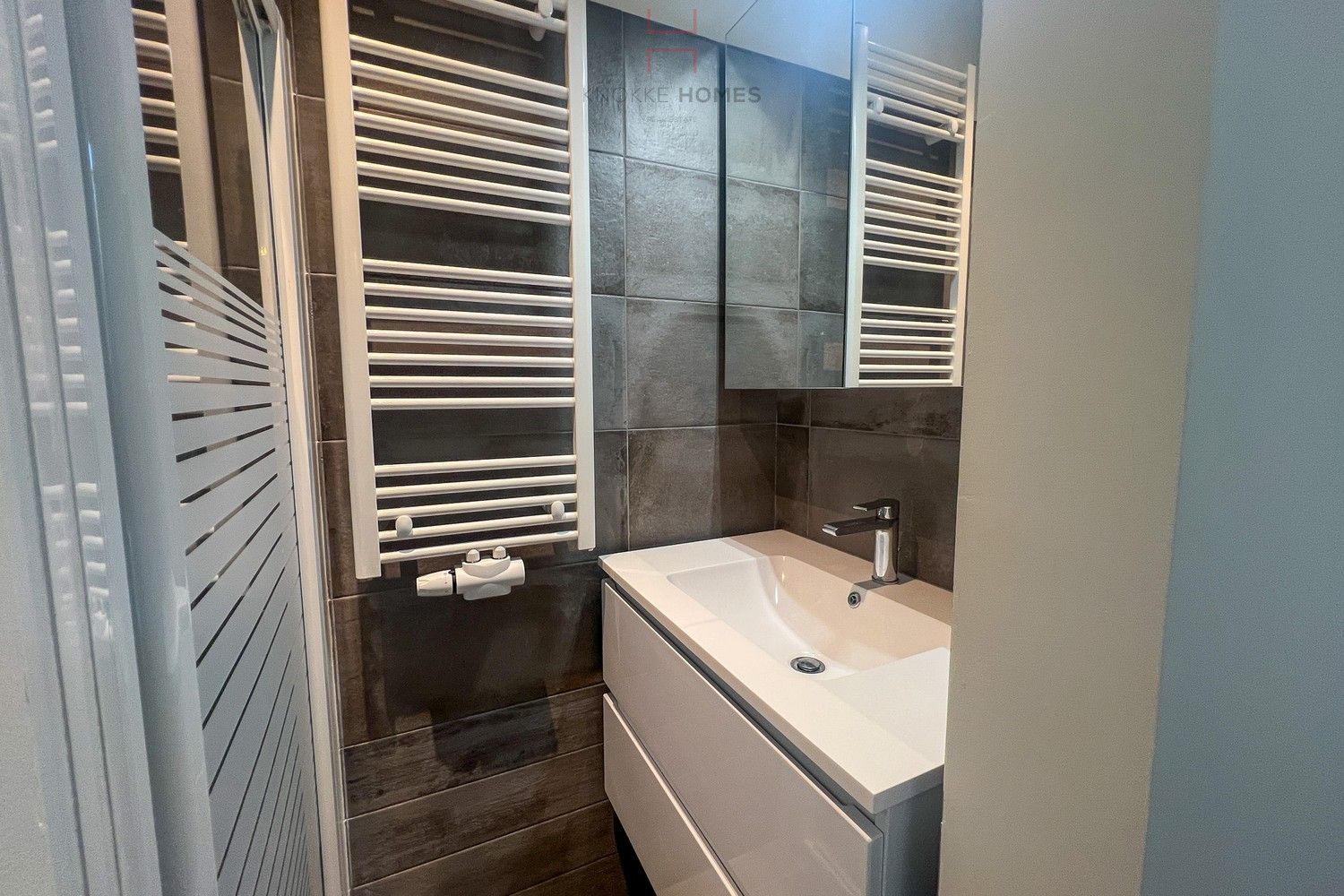 Instapklaar gelijkvloersappartement met twee slaapkamers in het centrum van Knokke, gelegen aan het levendige Gemeenteplein foto 16