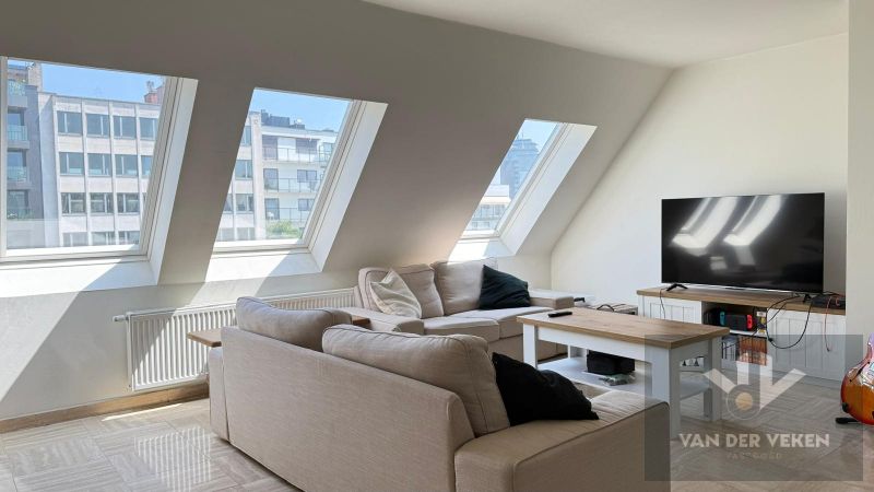 Stijlvol duplexappartement met 2 SLPK in hartje Hasselt foto 4