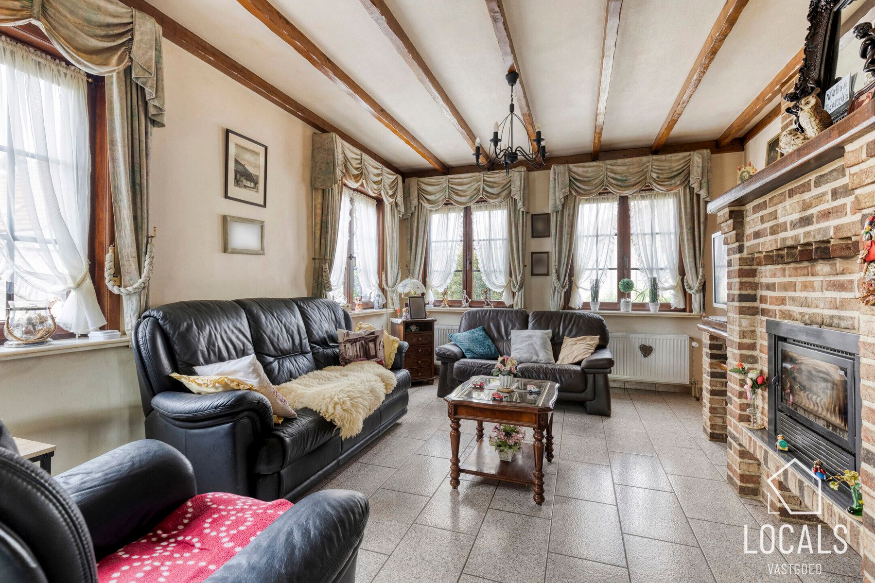 Zeer goed onderhouden ruime open bebouwing te Kerksken foto 6