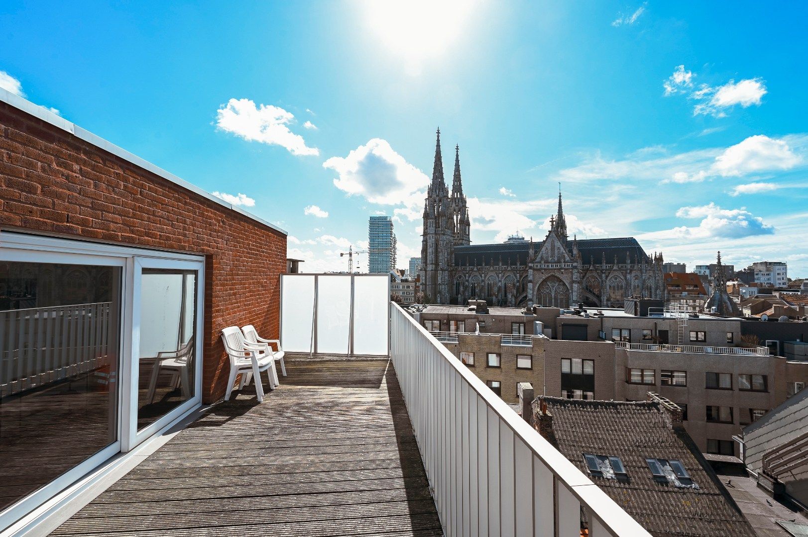DUPLEX APPARTEMENT MET ZONNETERRASSEN OP TOPLIGGING foto {{pictureIndex}}