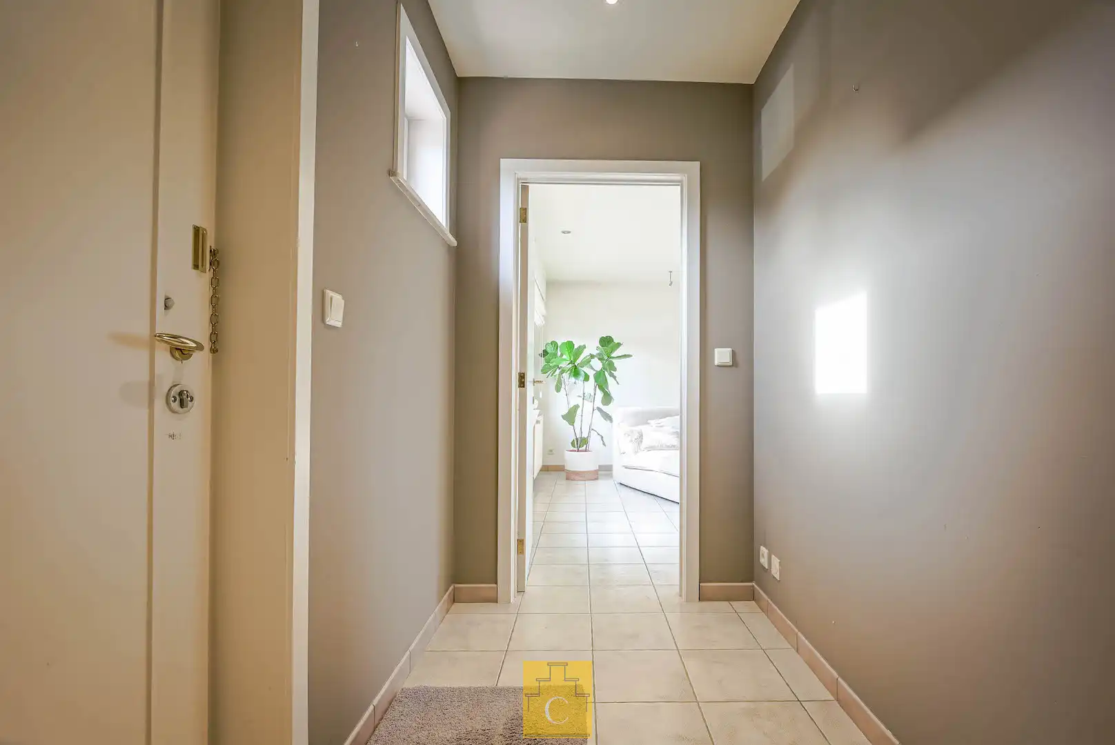 Verzorgde woning met zongerichte tuin op gegeerde locatie te Sint-Michiels foto 4