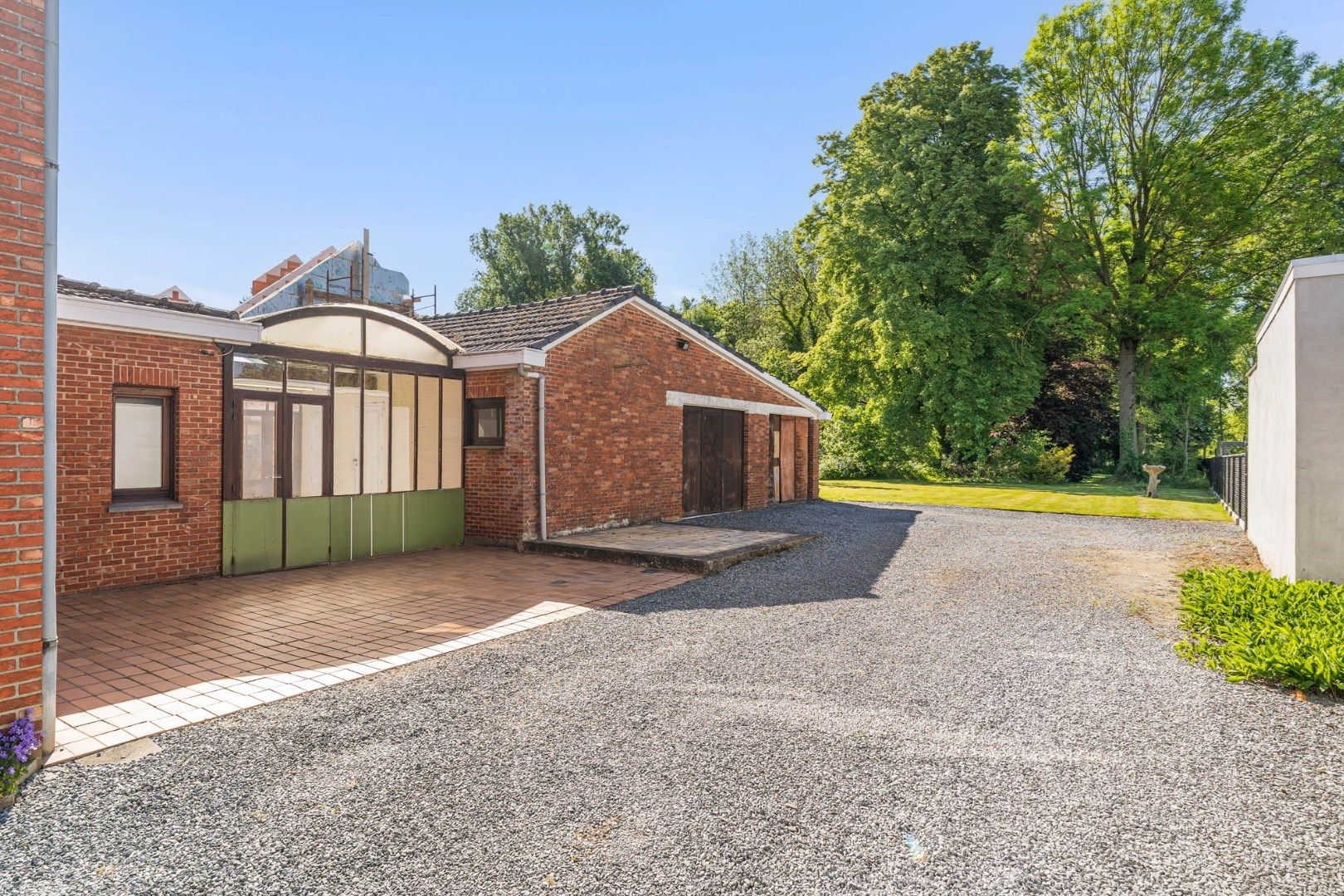 Te renoveren woning op een zuidgericht perceel van 18a 99ca op een zeer gunstige centrale ligging foto 21