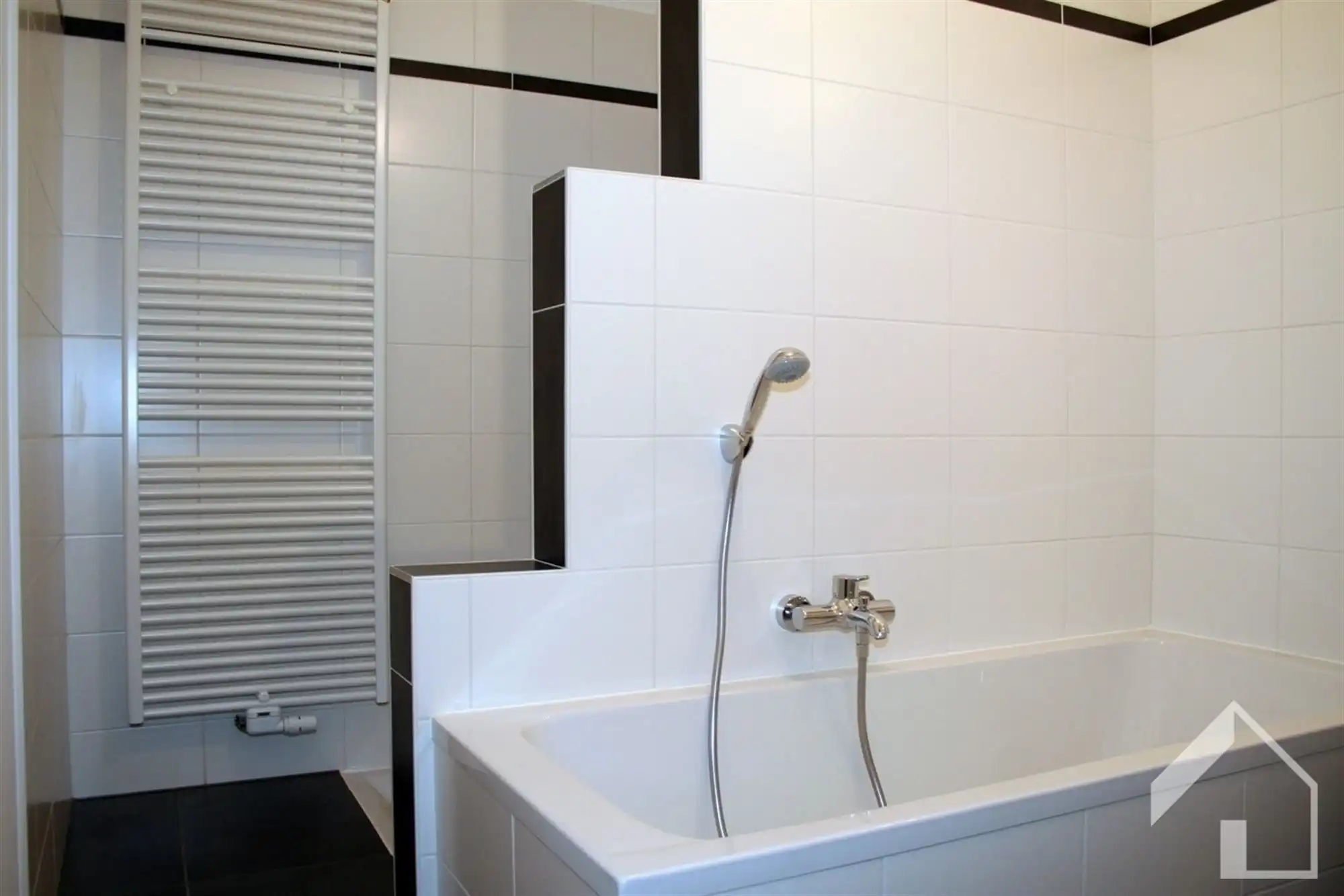 instapklaar appartement met 2 slaapkamers en garage foto 8