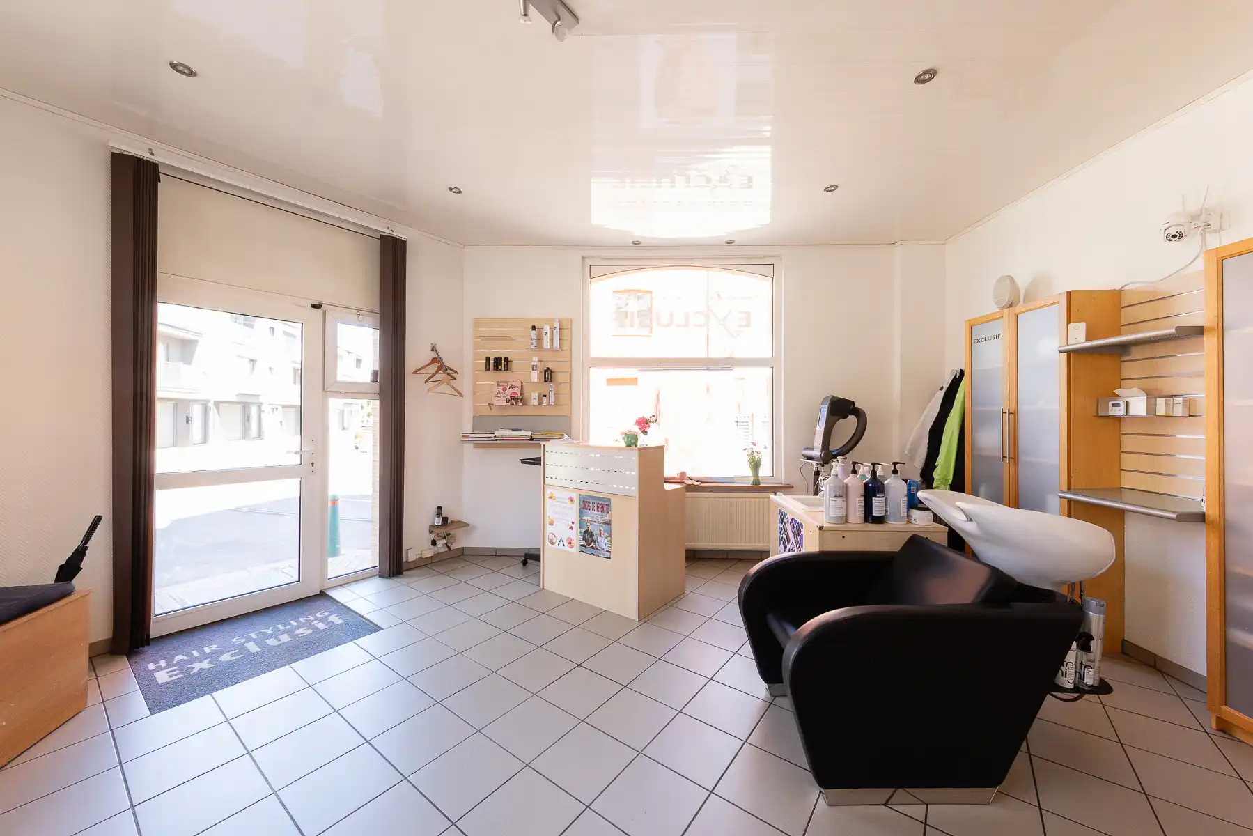 Veelzijdige woning met handelsruimte en garage foto 6