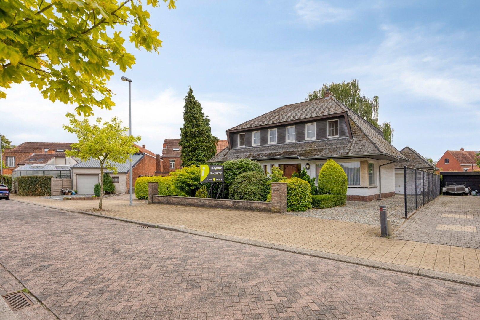 Hoofdfoto van de publicatie: Te renoveren woning met 4 ruime slpks en praktijkruimte op 493 m² te St.-Jozef-Olen !