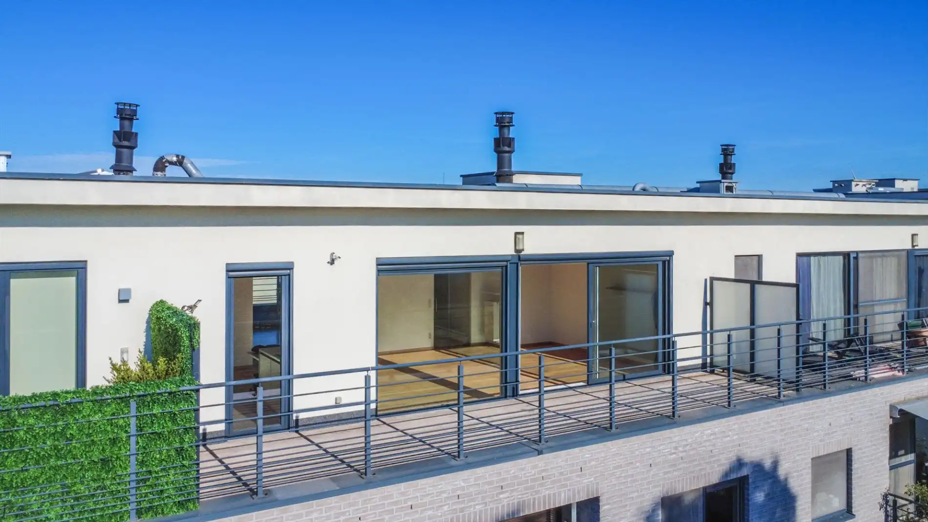 LICHTRIJKE PENTHOUSE MET 2 PANORAMISCHE TERRASSEN ! foto 3