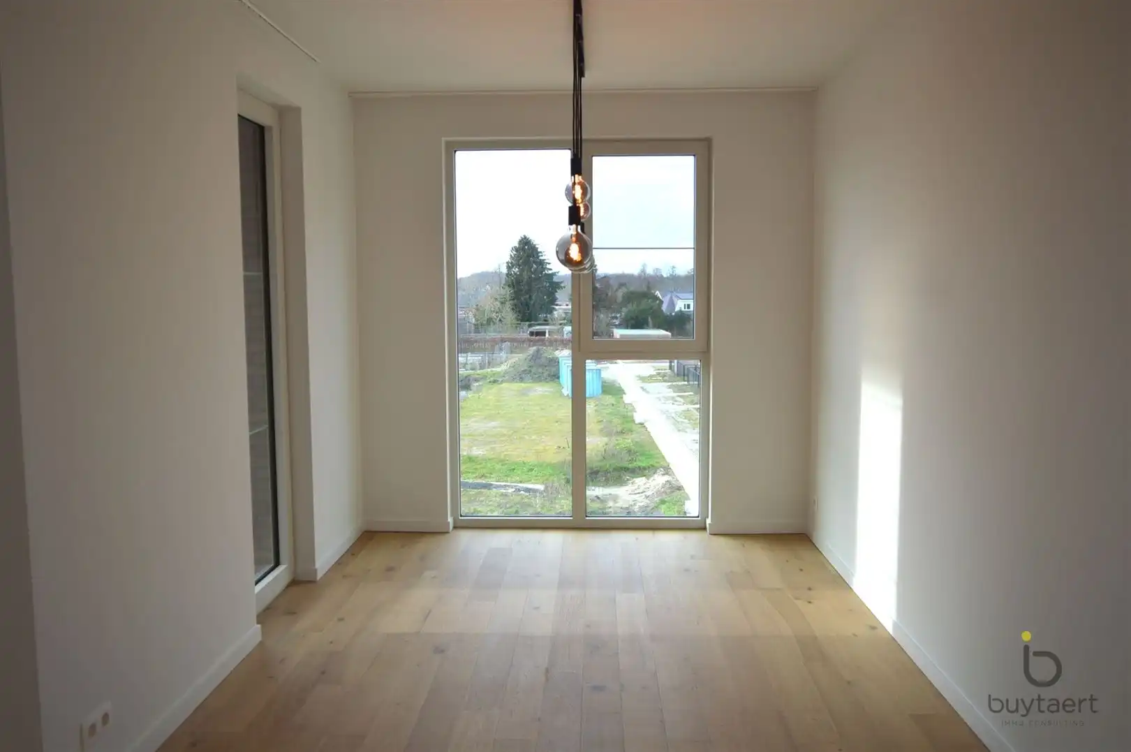 Nieuwbouw appartement met ruim terras en parking te Zoersel. foto 5