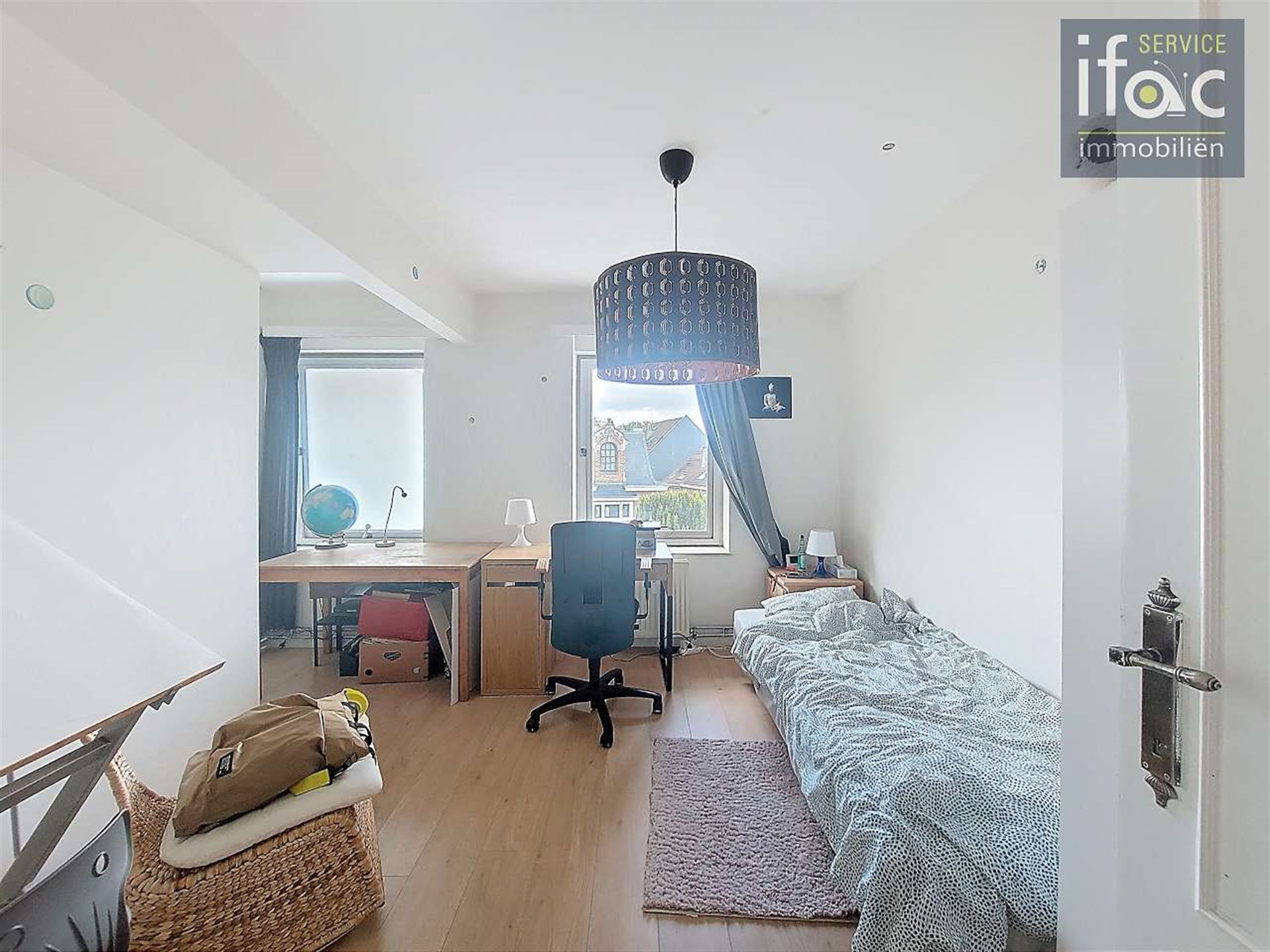 Lichtrijk gerenoveerd 2-slaapkamerappartement met lift in Te foto 9