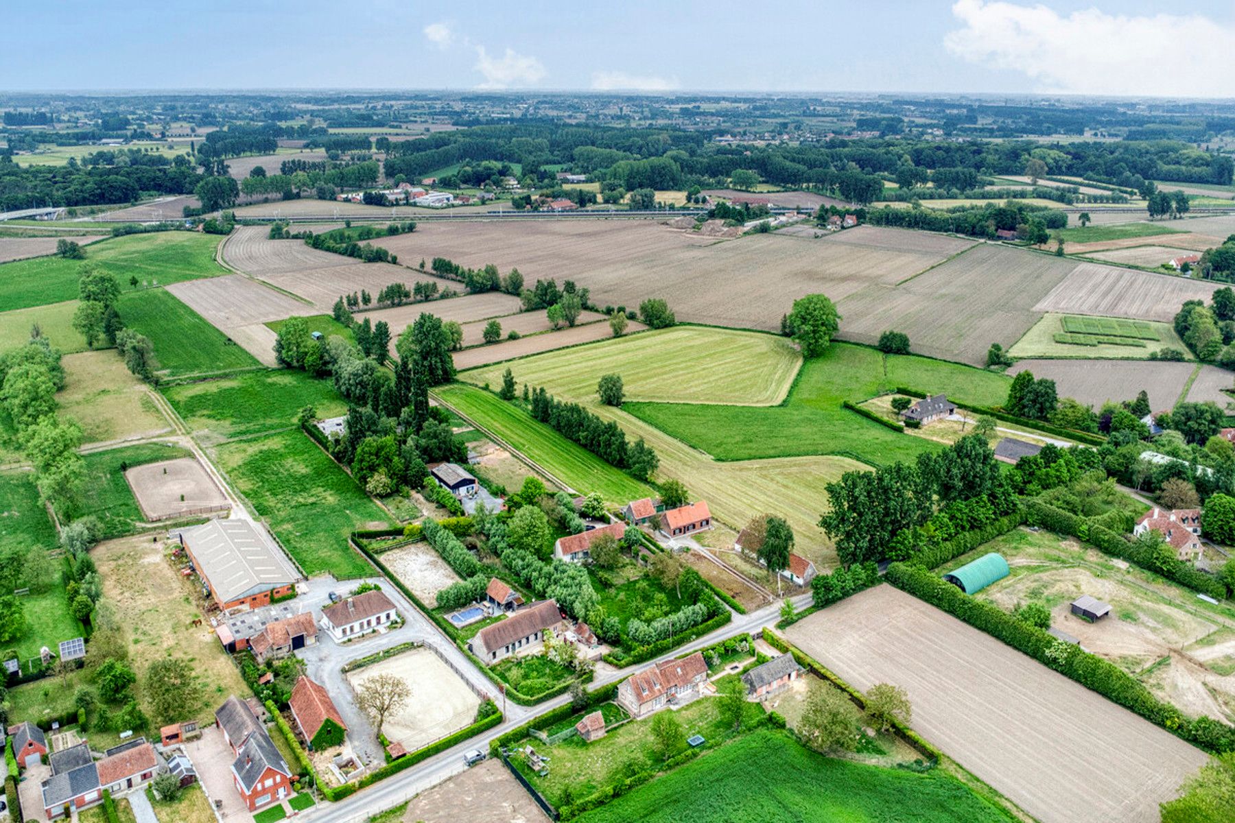 Hoofdfoto van de publicatie: Woning op ruim perceel van 5.490 m² te Hansbeke